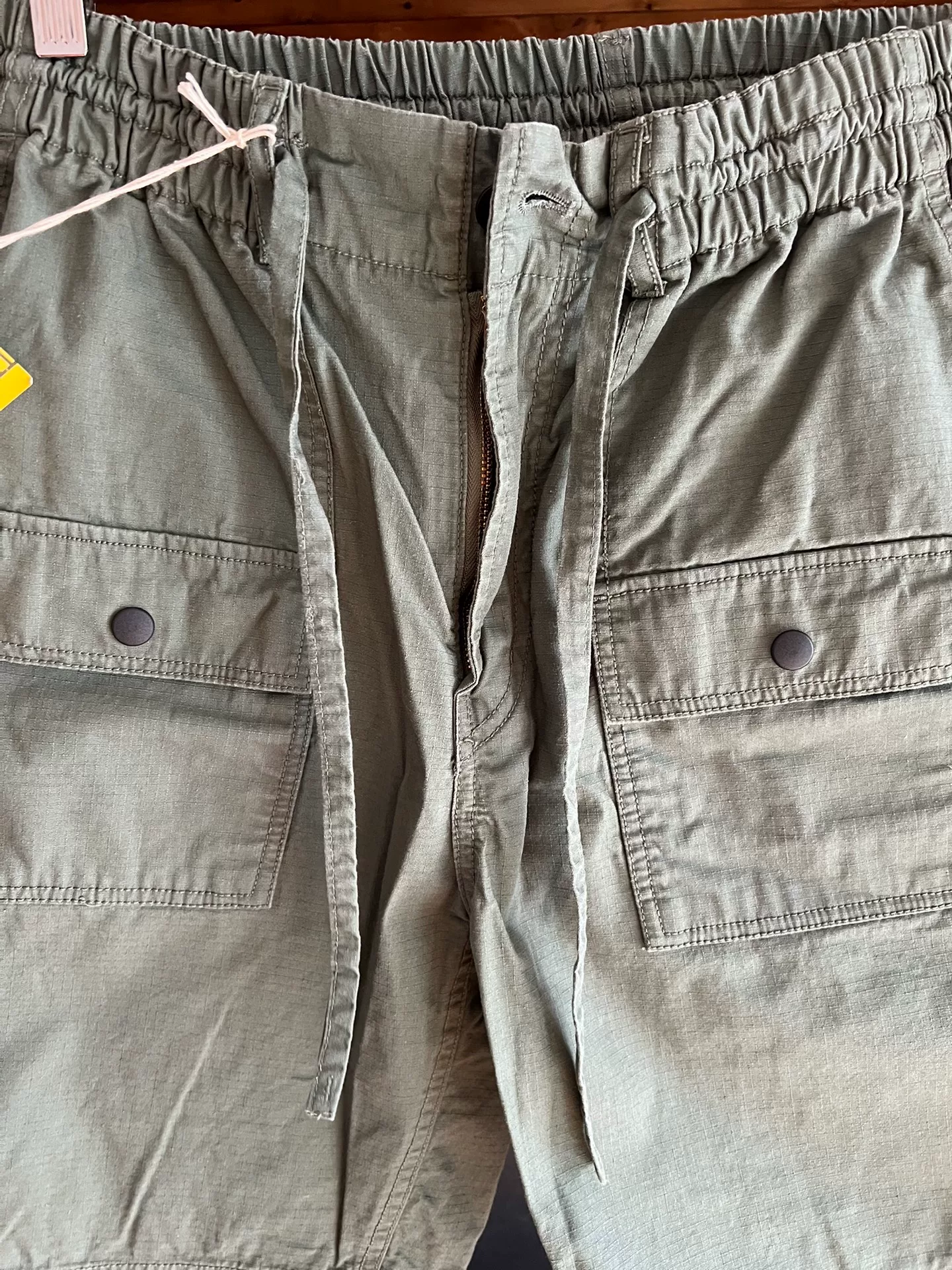 BARNS OUTFITTERS Army Green Cargo Shorts — label
