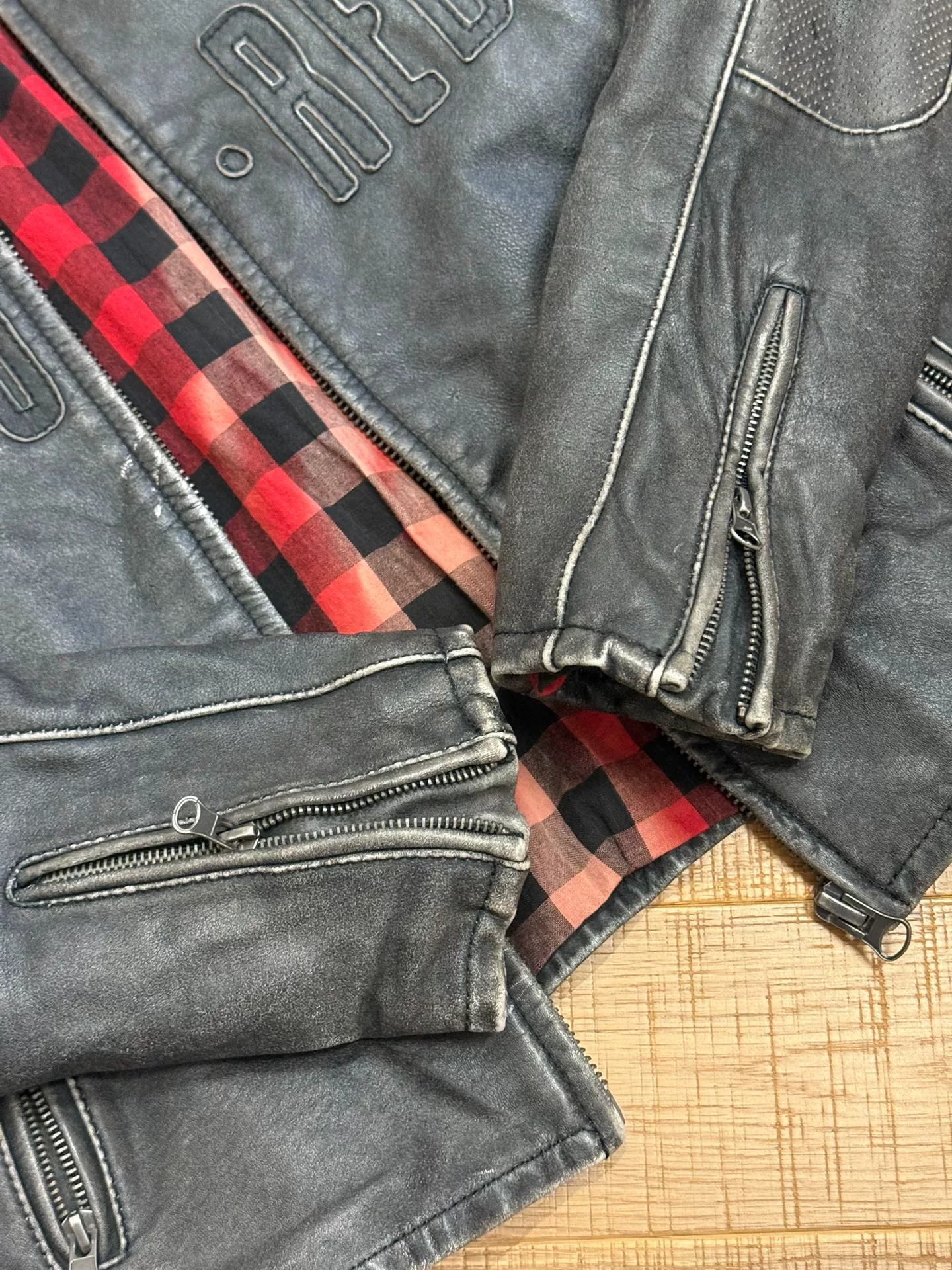 Vintage Harley Davidson Distressed Leather Jacket — label