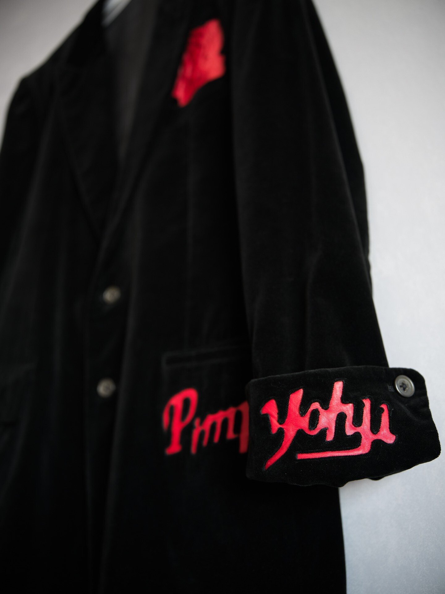 Yohji Yamamoto 03AW Rose Velvet Coat — detail