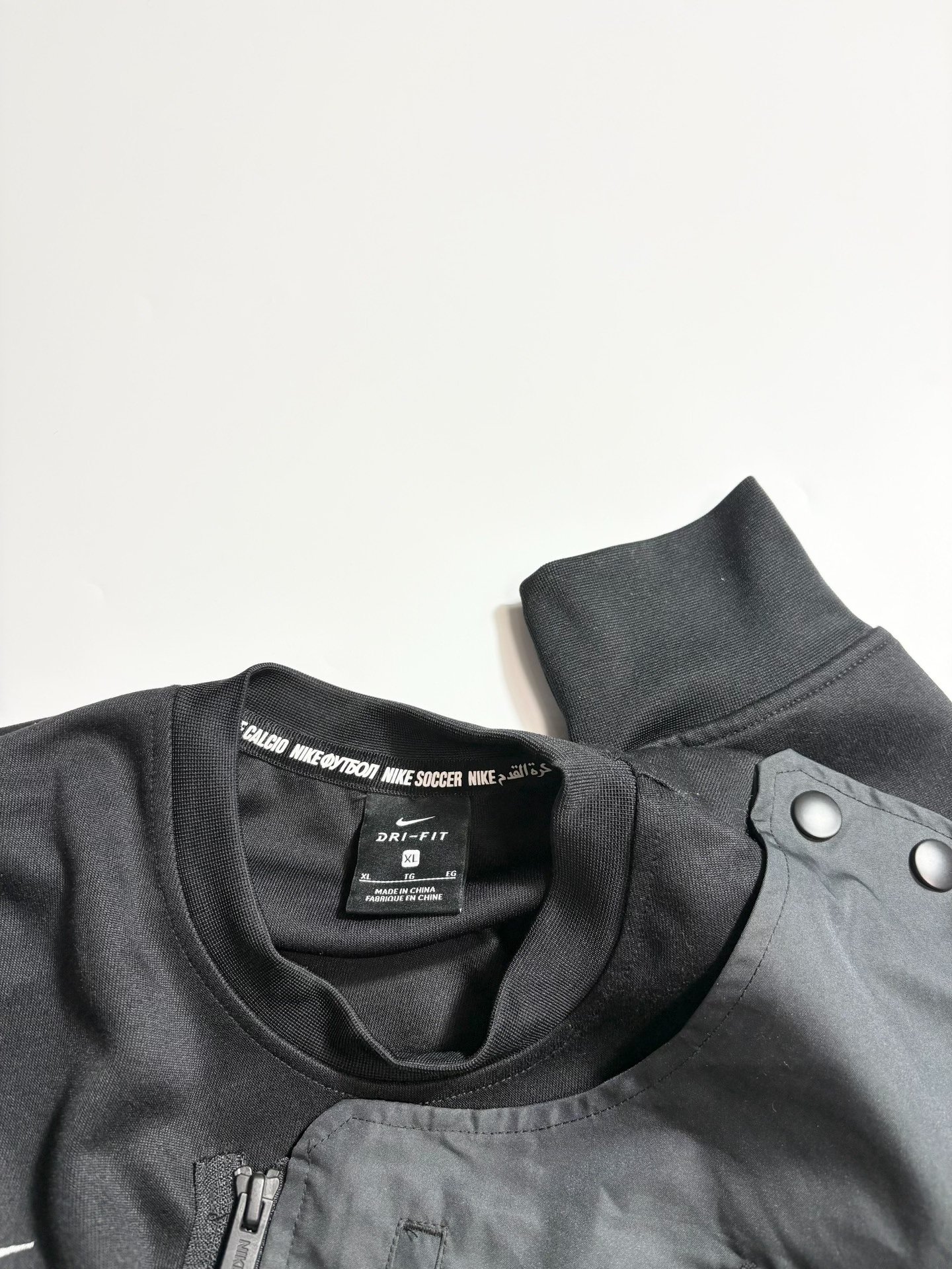 Nike F.C. Detachable Panel Sweatshirt — label