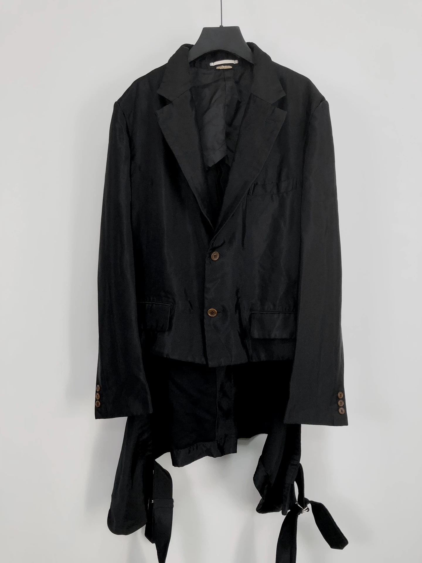 Comme des Garçons 20SS Deformed Strap Blazer — label