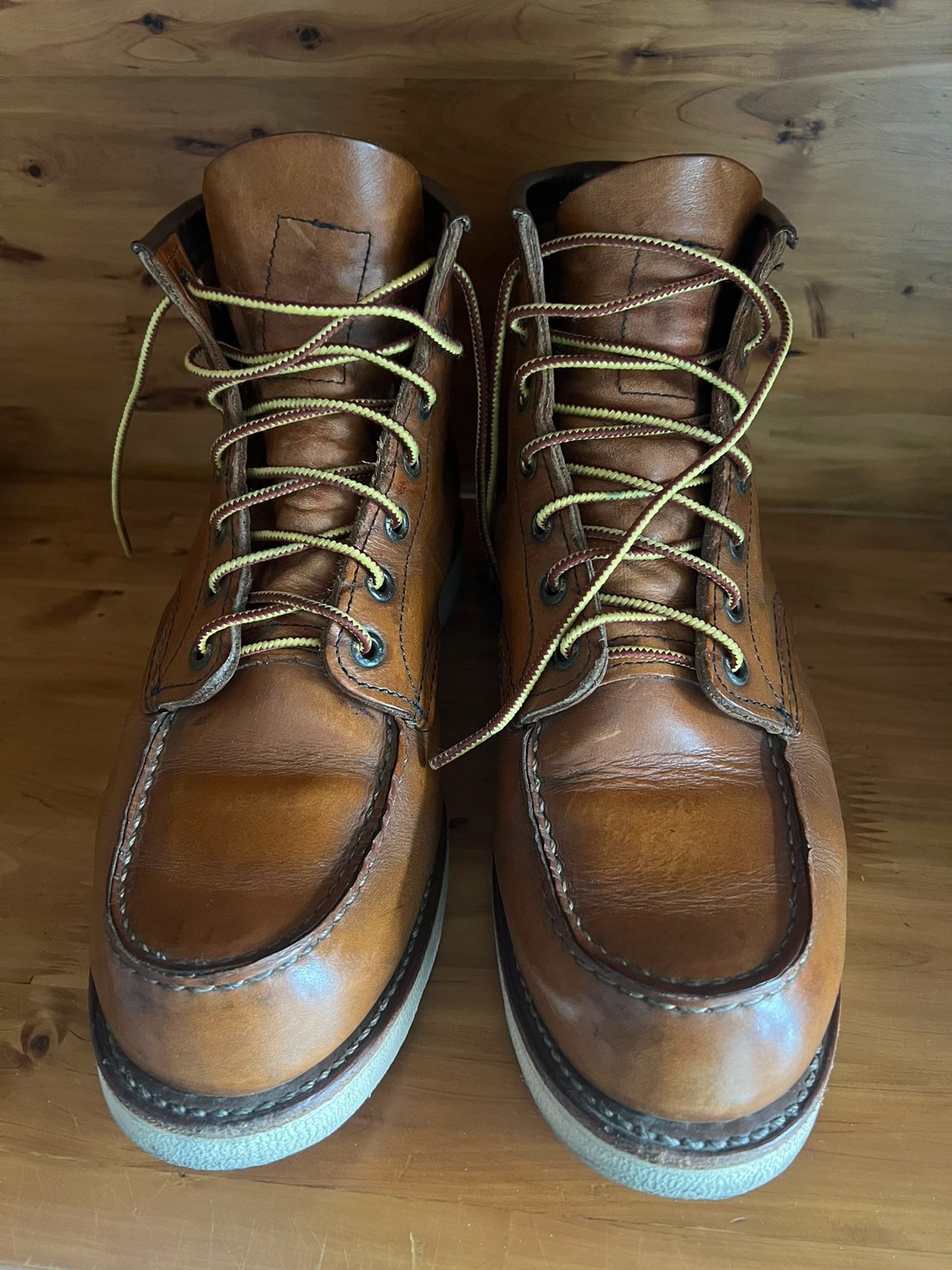 Red Wing 8.5e Work Boots — front