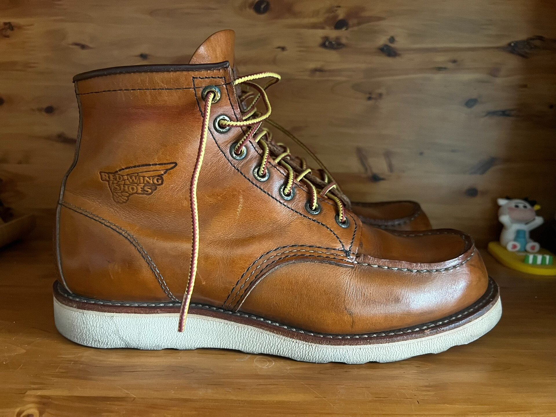 Red Wing 8.5e Work Boots — detail