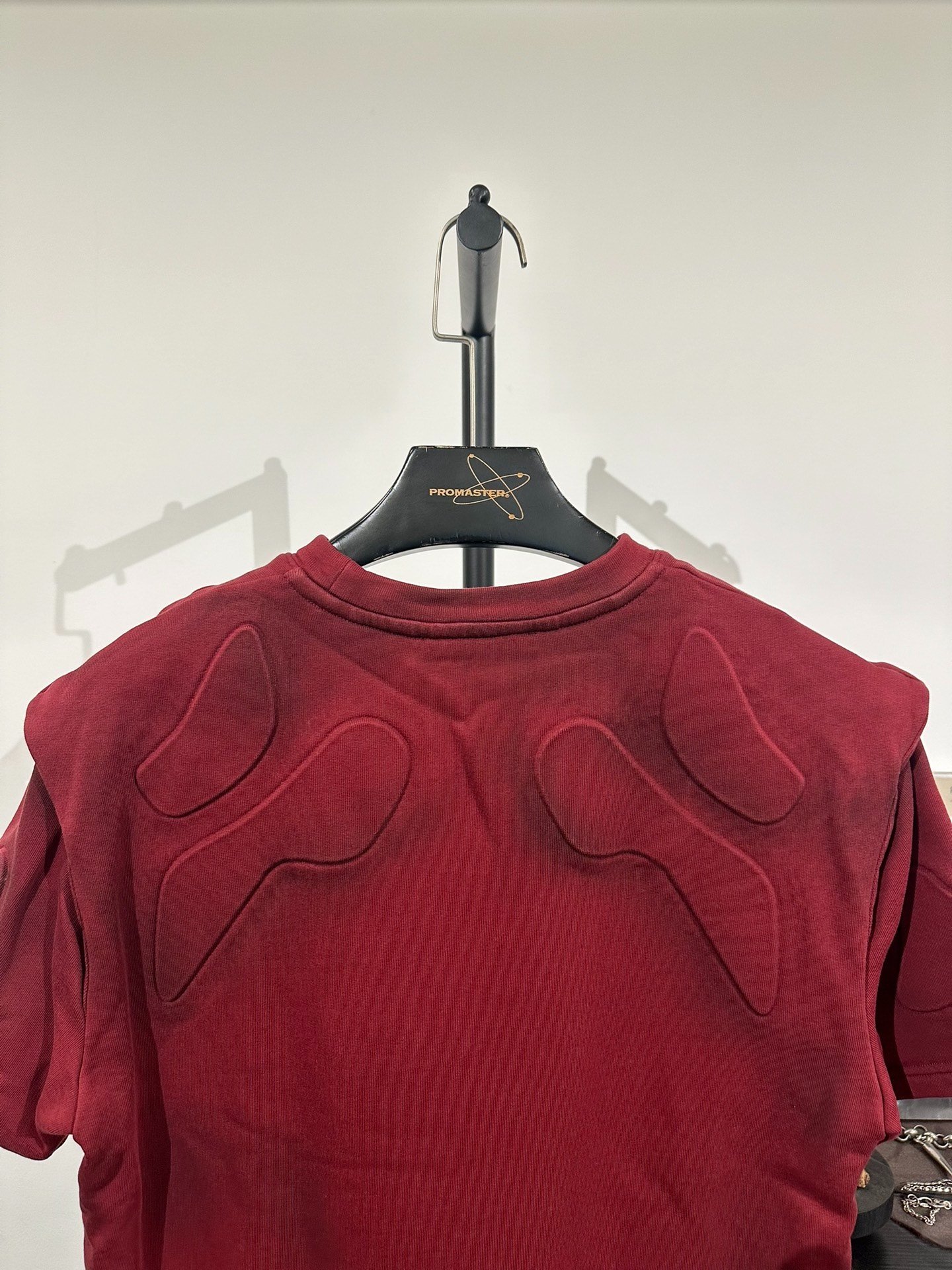 Heliot Emil Washed Distressed Red T-shirt — detail