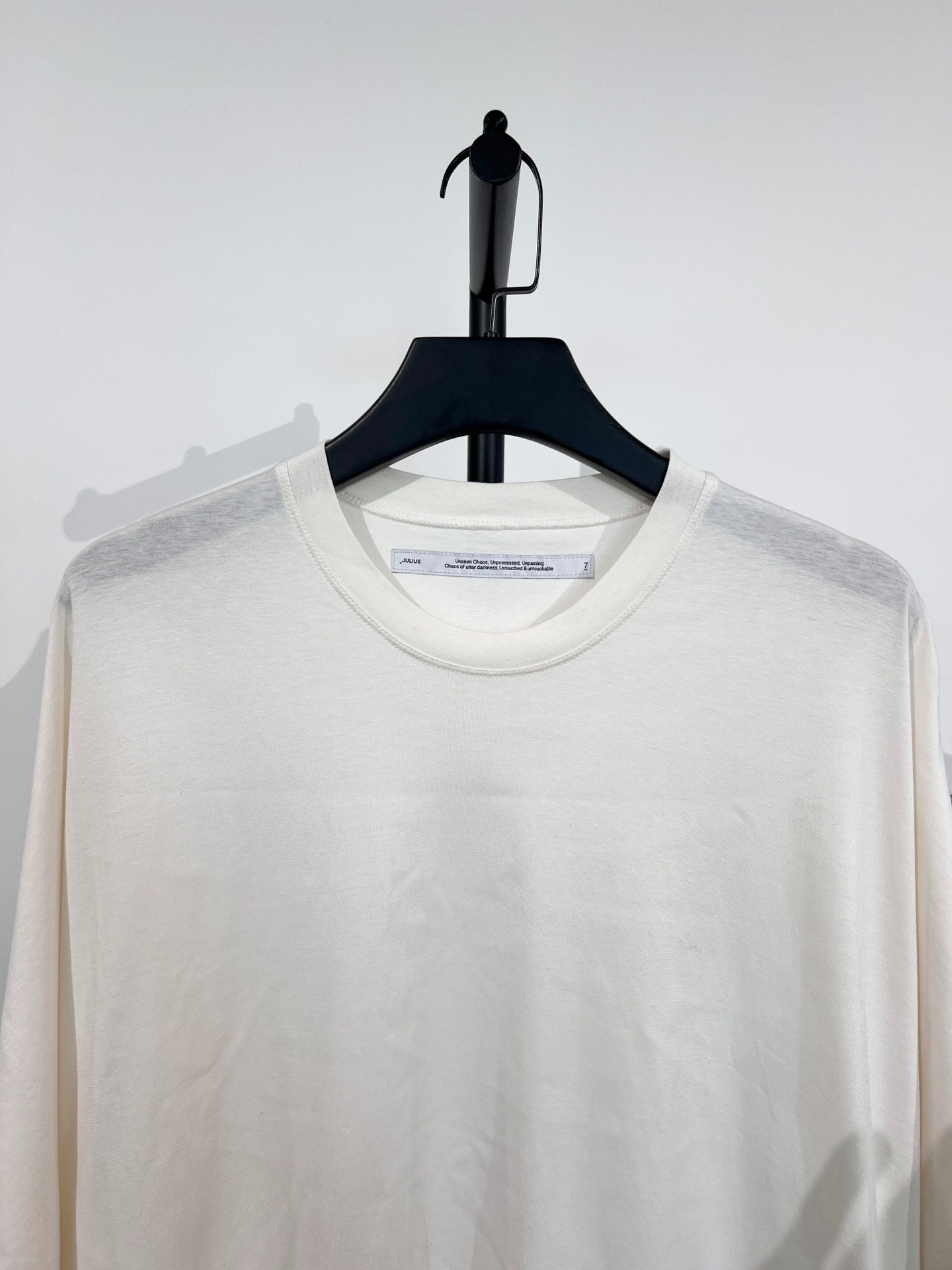 Uniqlo White Short-Sleeve T-Shirt — detail
