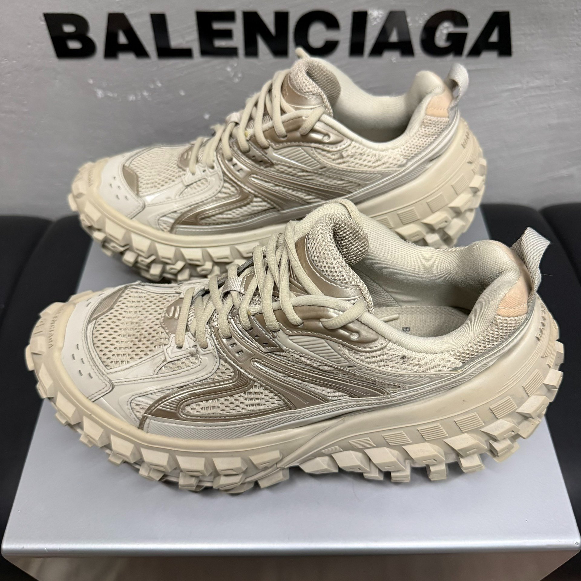 Balenciaga Defender Sneakers Size 41 — detail