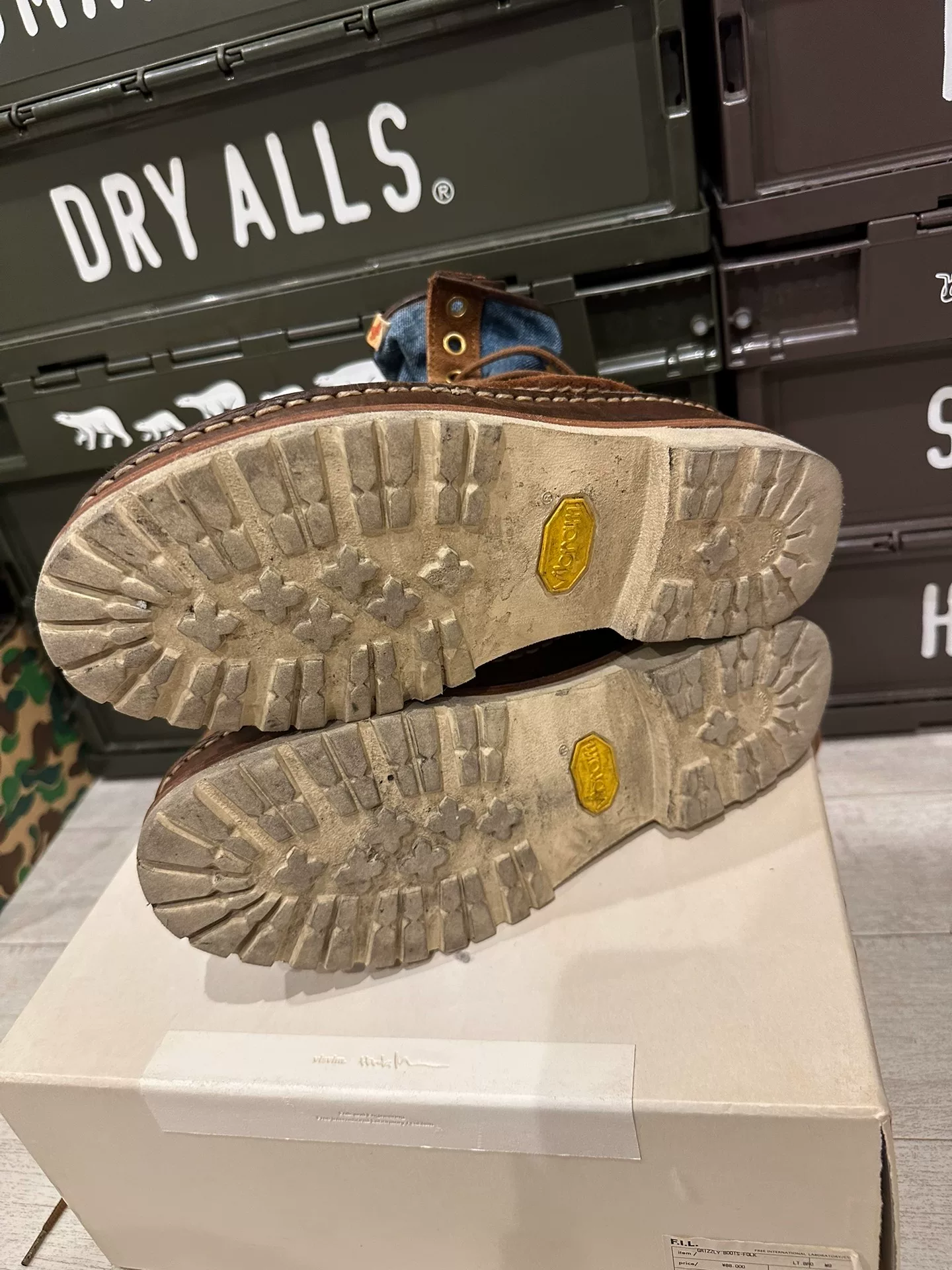 VISVIM GRIZZLY BOOTS-FOLK — label