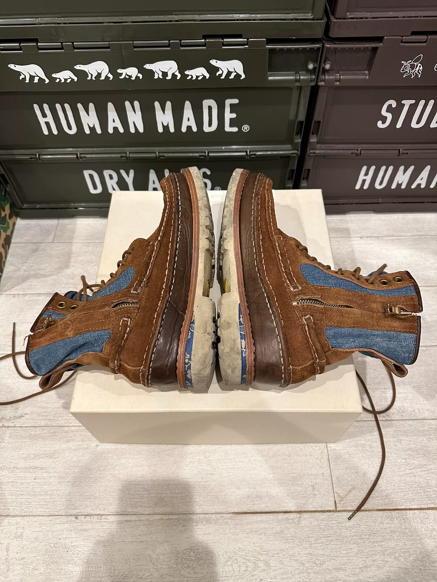 VISVIM GRIZZLY BOOTS-FOLK — detail