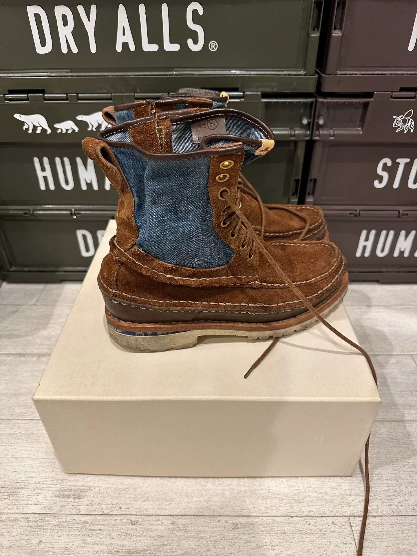 VISVIM GRIZZLY BOOTS-FOLK — front