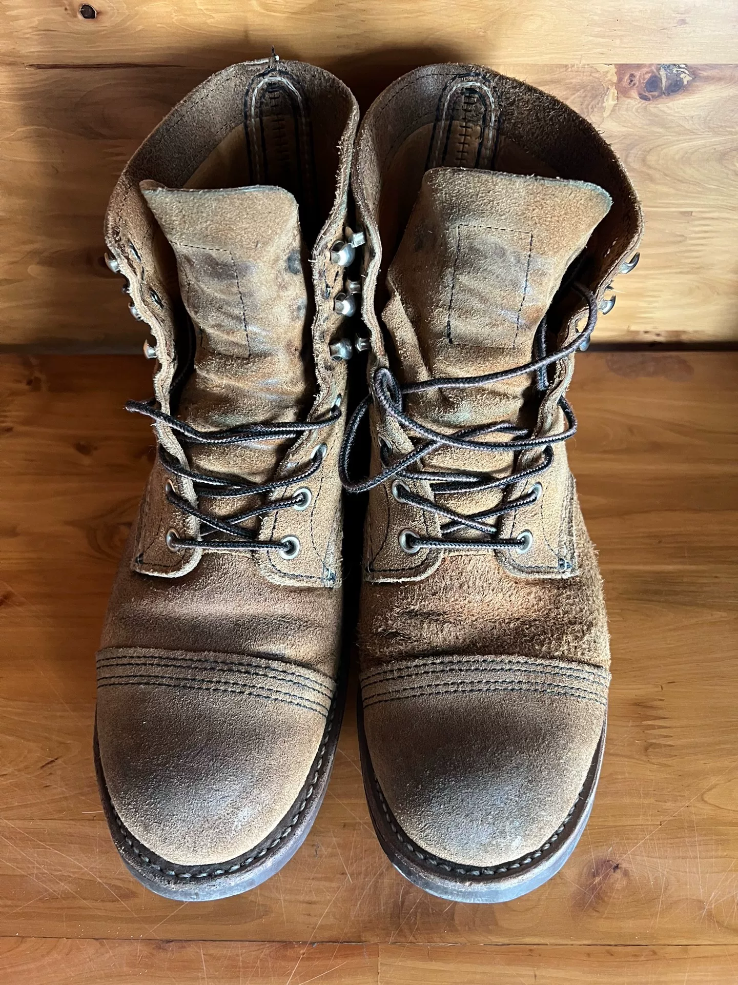 Red Wing 8083 8.5D Boots — detail