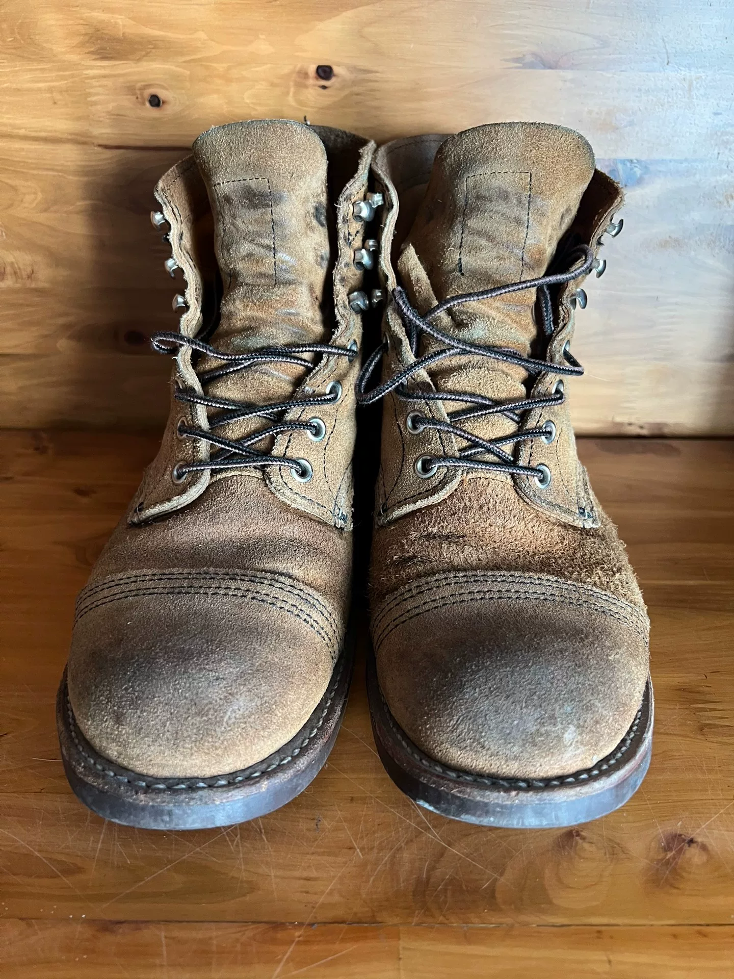 Red Wing 8083 8.5D Boots — front