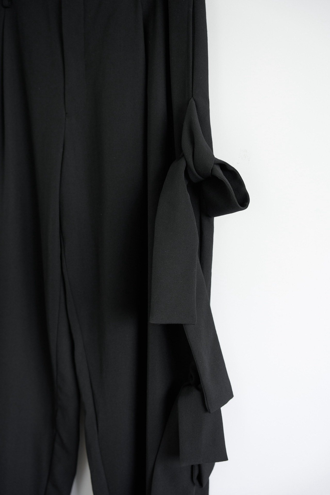Comme des Garcons 25SS Bow Trousers — label