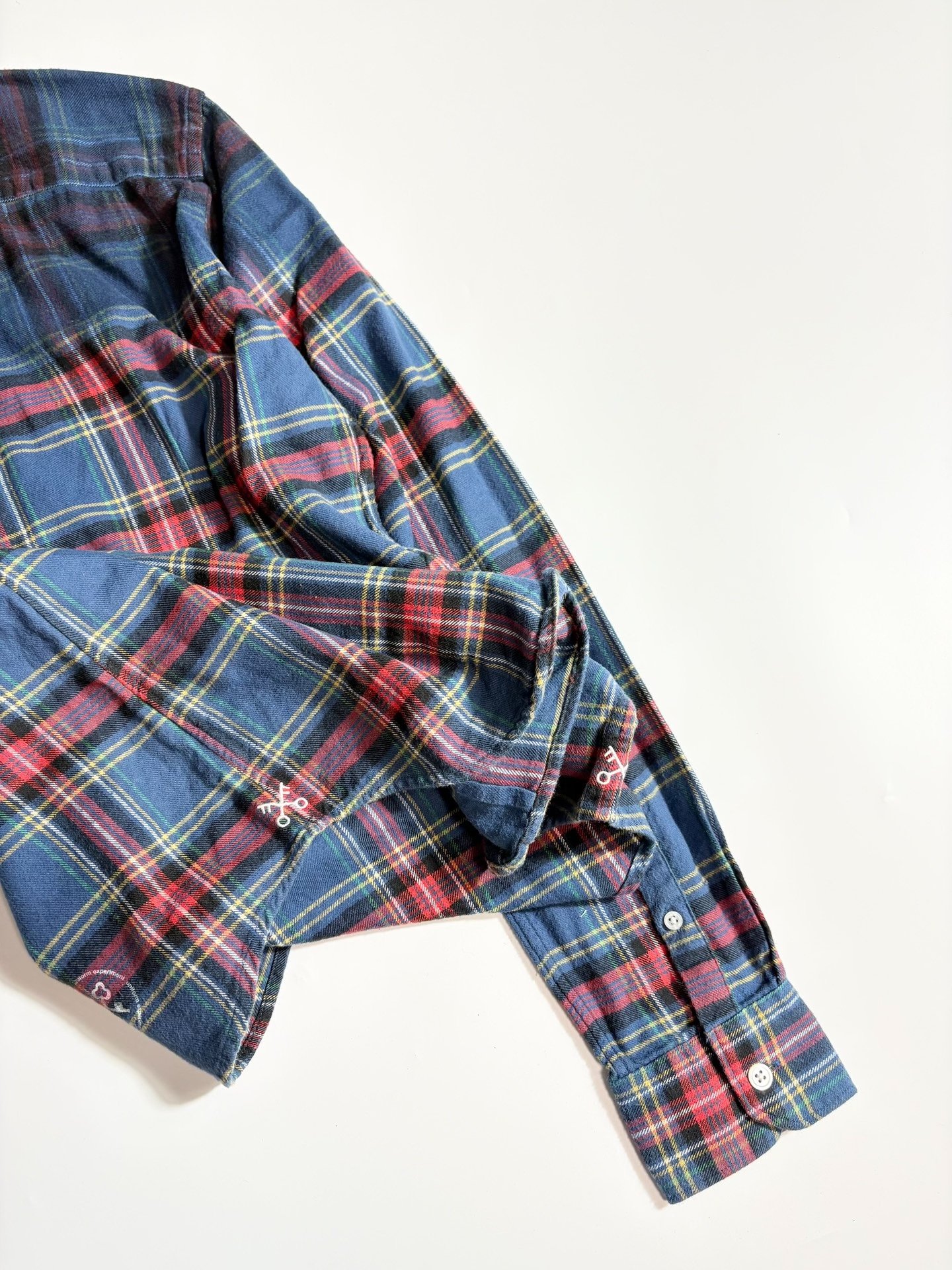 UE UNIFORM EXPERIMENT Tie-Dye Plaid Shirt — detail
