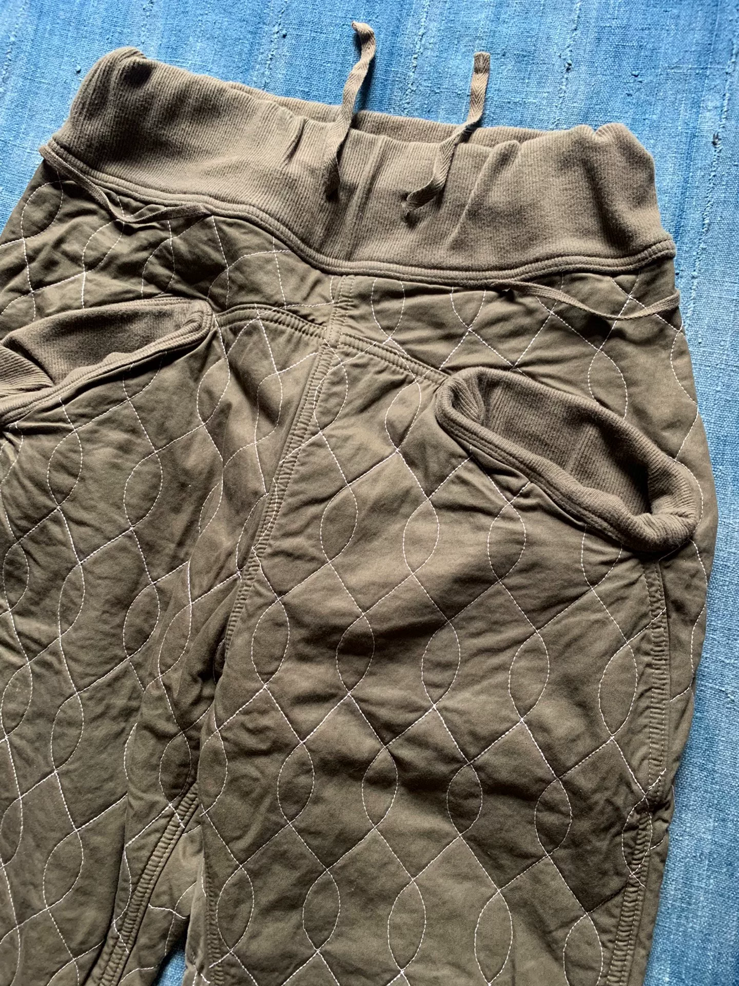 Kapital Veggie Dye Quilted Sashiko Sweatpants — detail