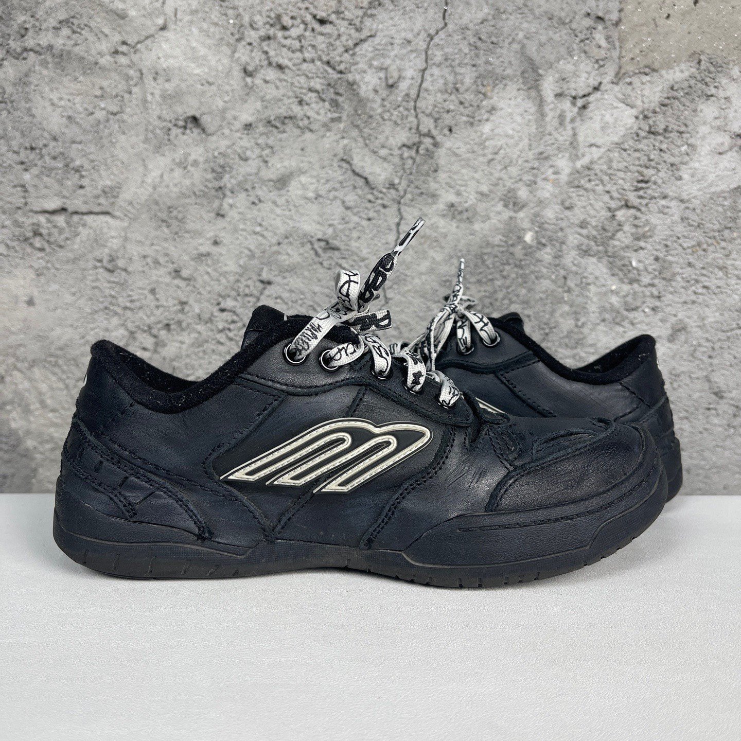 Balenciaga Hamptons Shoes — label