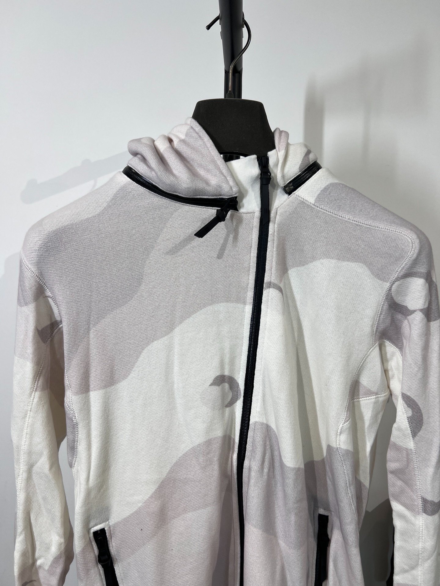 Boris Bidjan Saberi 11by bbs Z1 Camo Hooded Jacket — detail