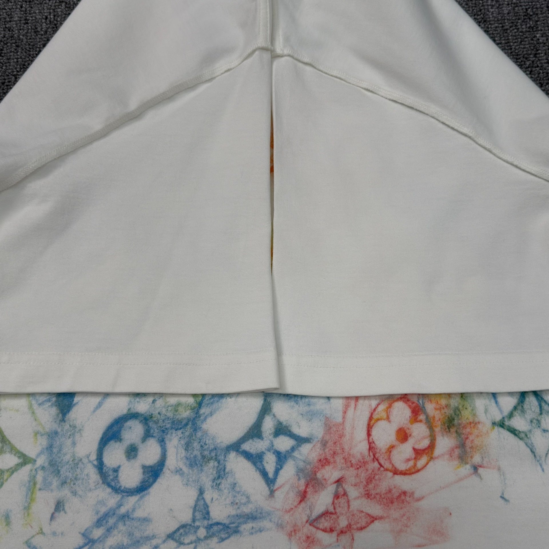 Louis Vuitton Crayon Print White T-Shirt — detail