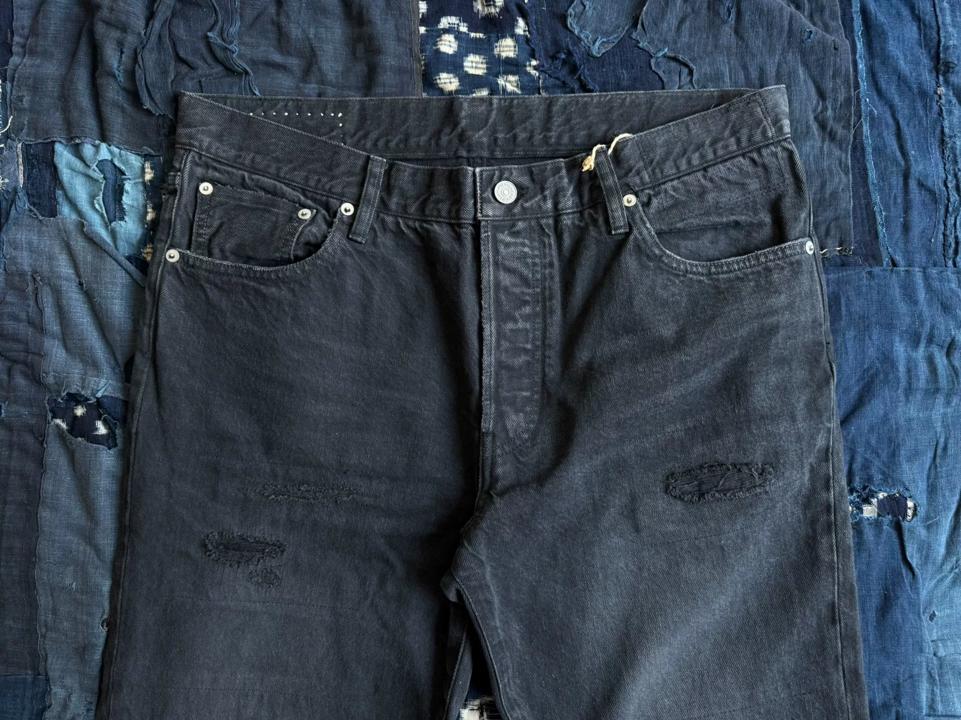 VISVIM Social Sculpture 10 Black Damaged Jeans — detail