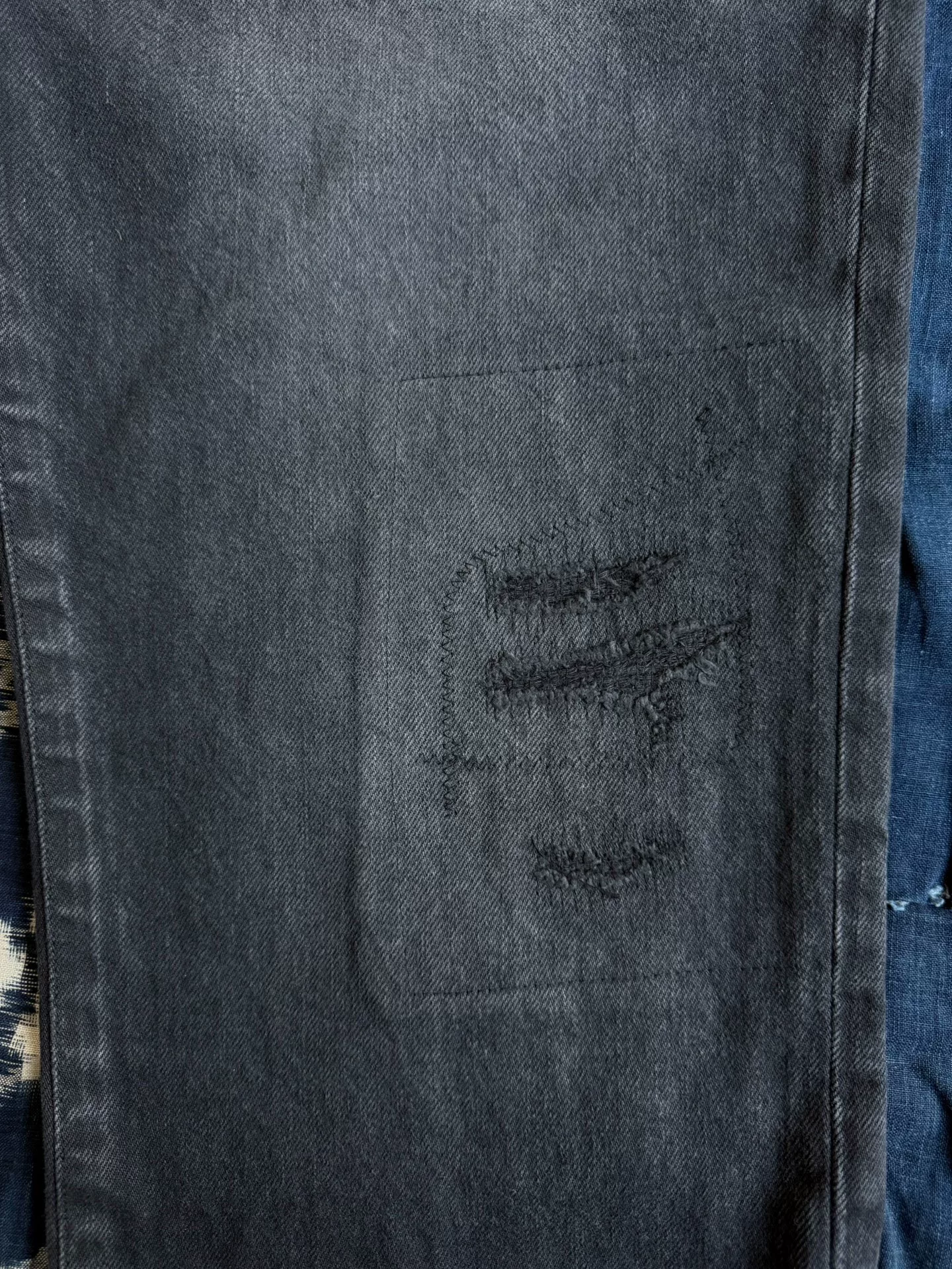 VISVIM Social Sculpture 10 Black Damaged Jeans — label