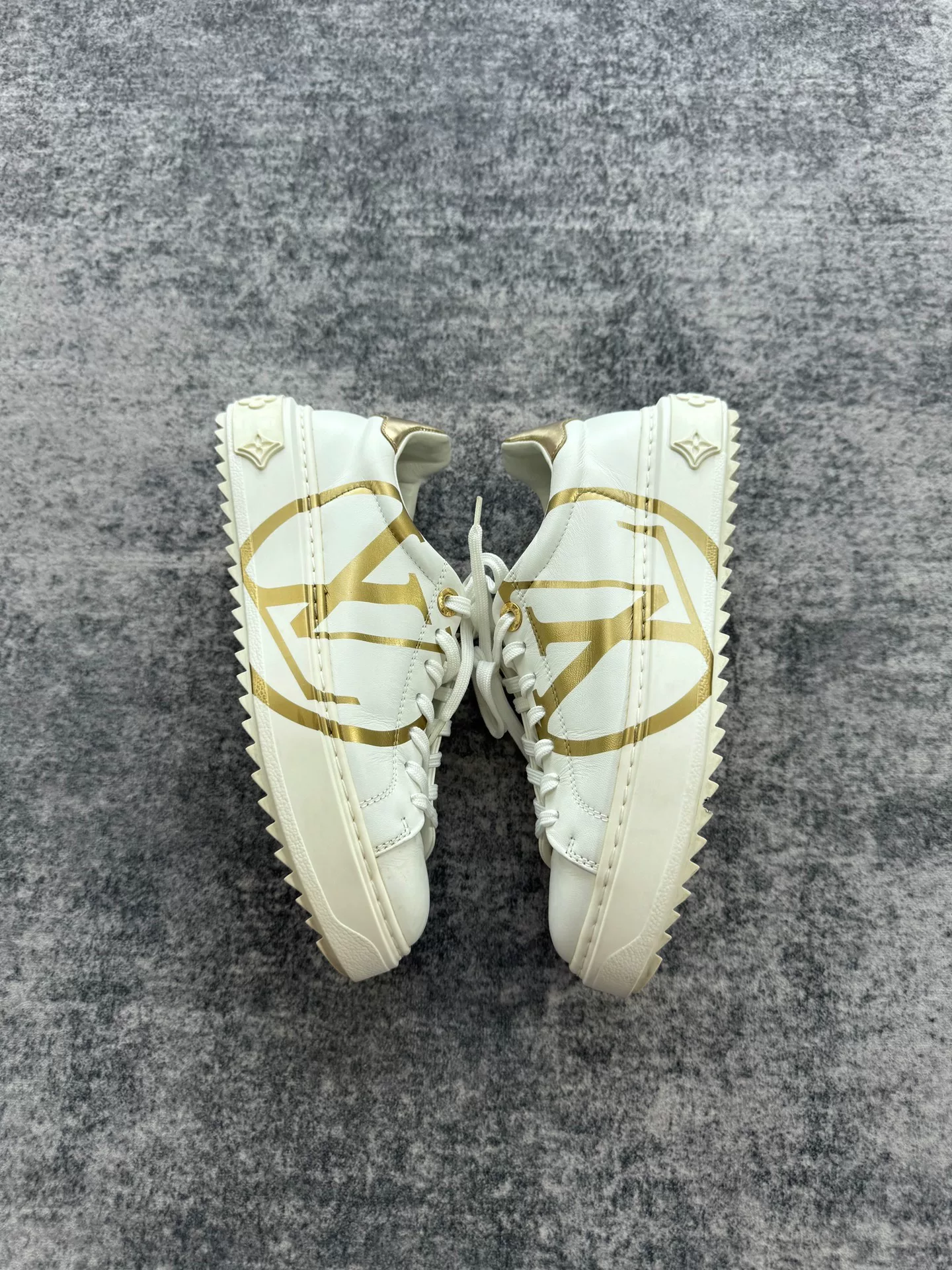 Louis Vuitton White Gold Logo Platform Sneakers — detail