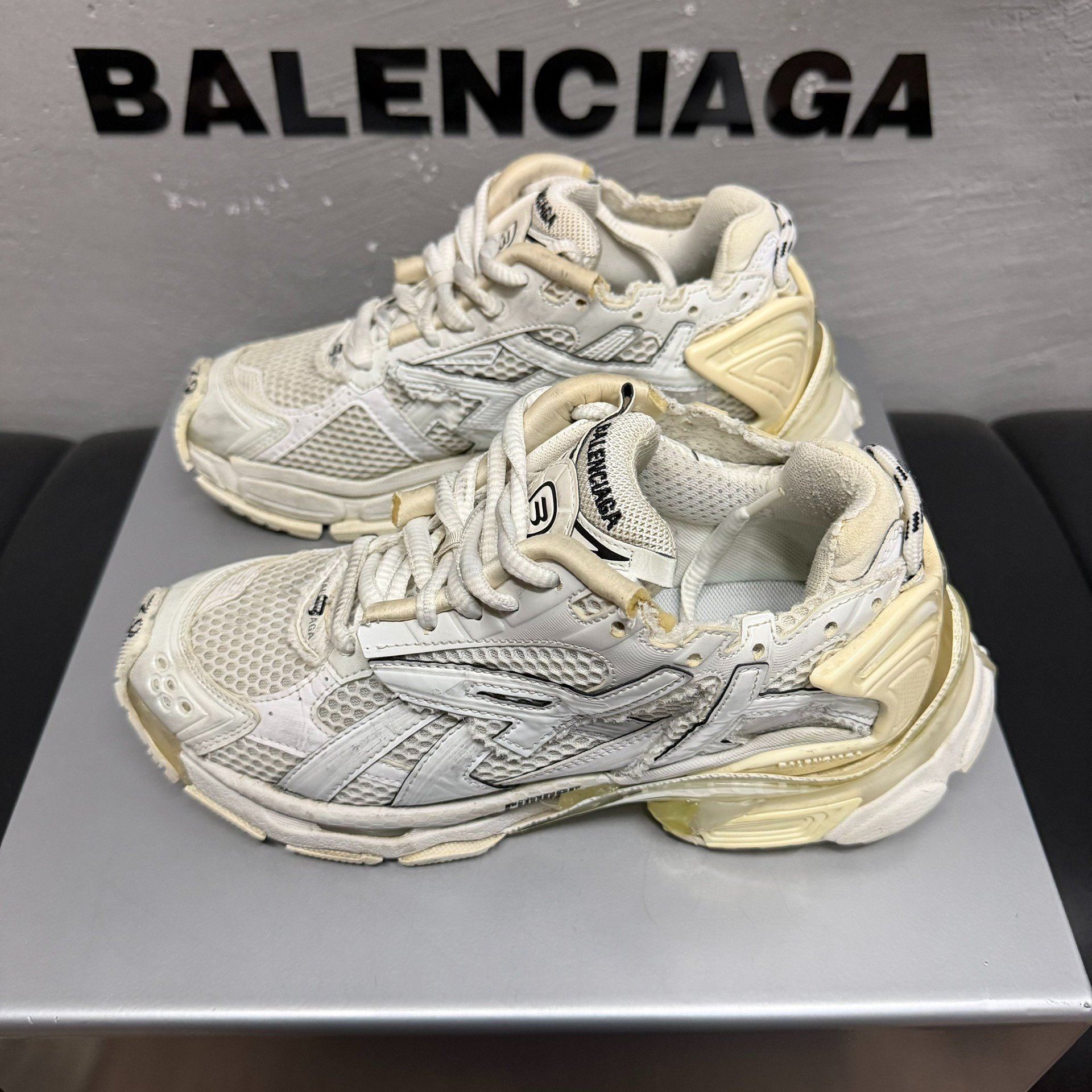 Balenciaga Runner Distressed White Dad Shoes — detail