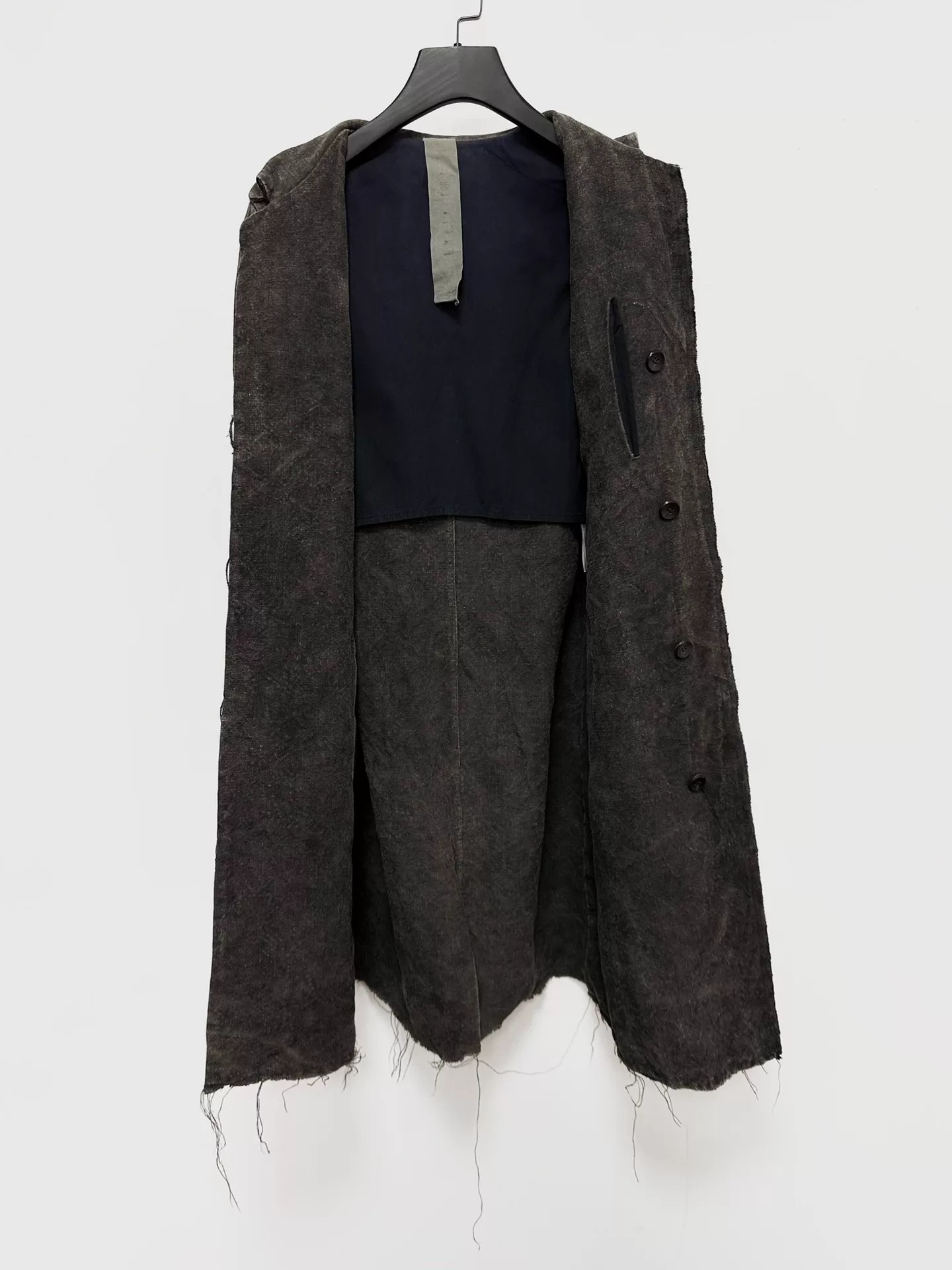 LM Altieri Vintage Linen Doctor Coat — detail