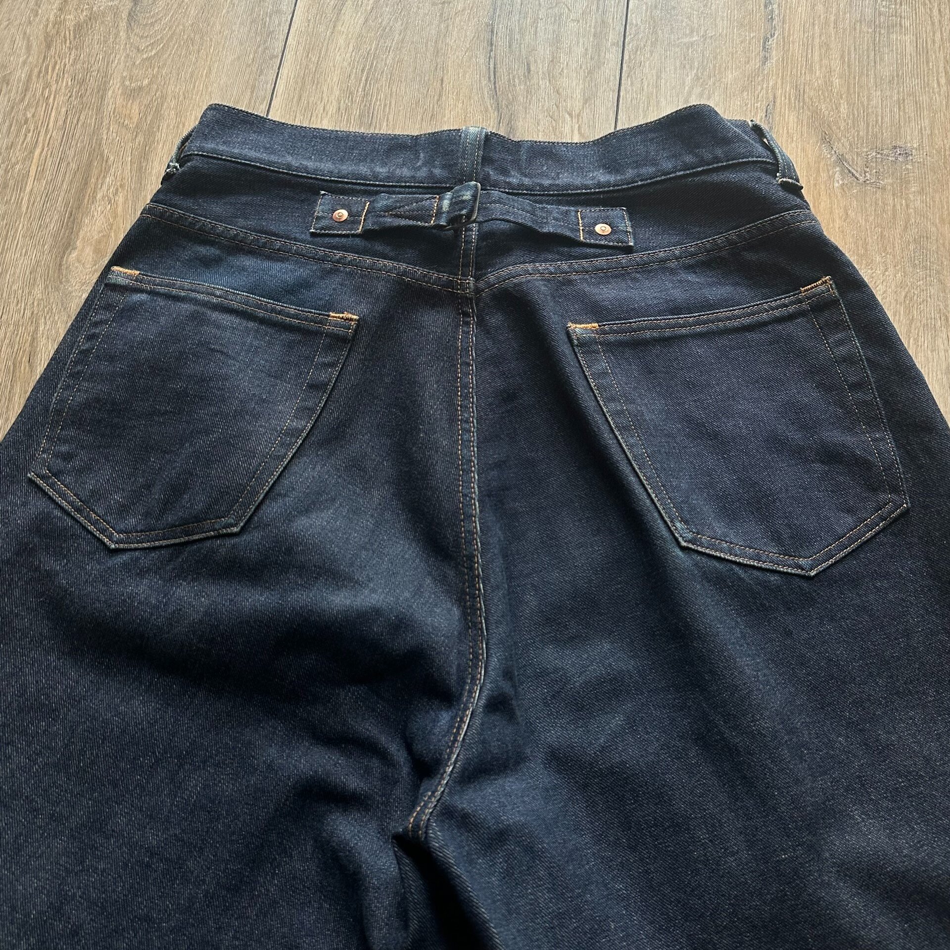 Vintage High-Waisted Wide-Leg Denim Jeans — label