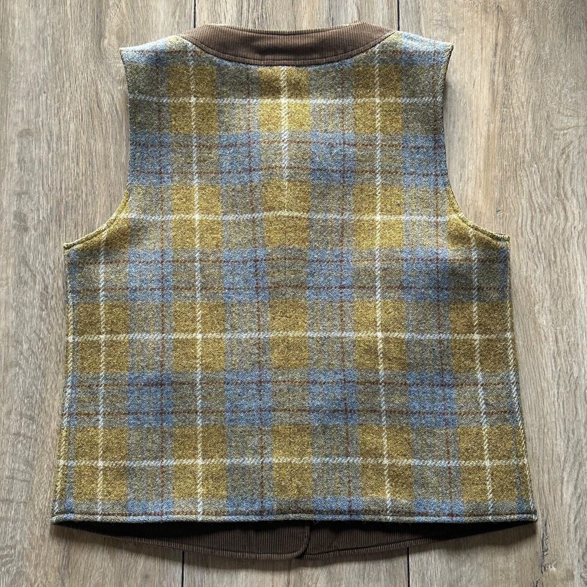 Taciturnli Harris Tweed Vest — back