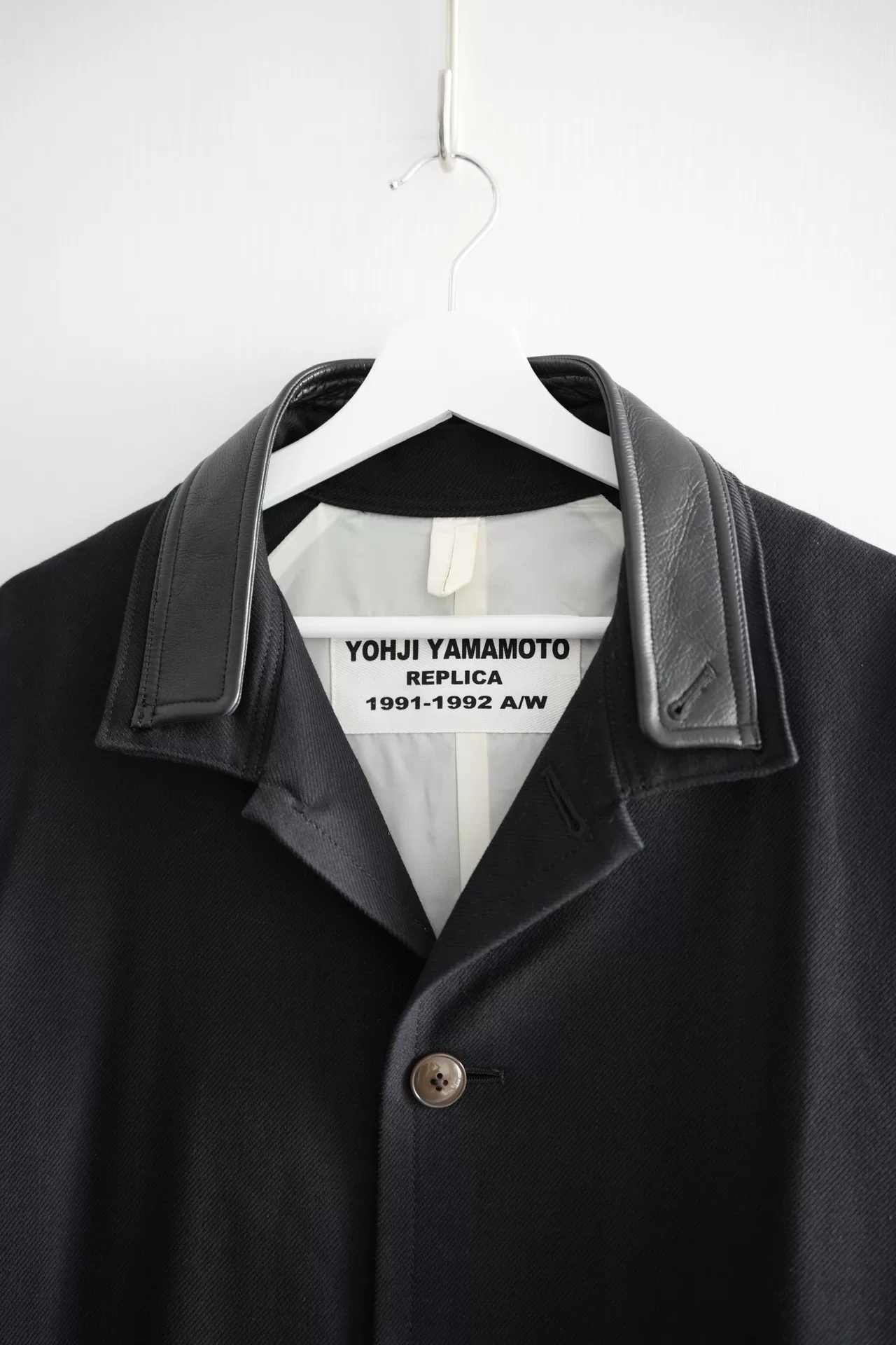 Yohji Yamamoto 15AW Leather Collar Coat — detail