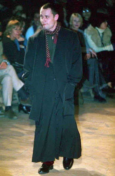 Yohji Yamamoto 99AW Runway Buttonless Coat — detail