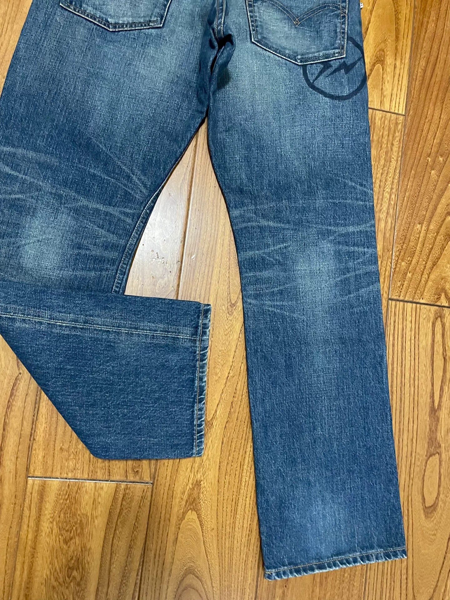 Levi's Fenom Disco Washed Distressed Jeans — detail