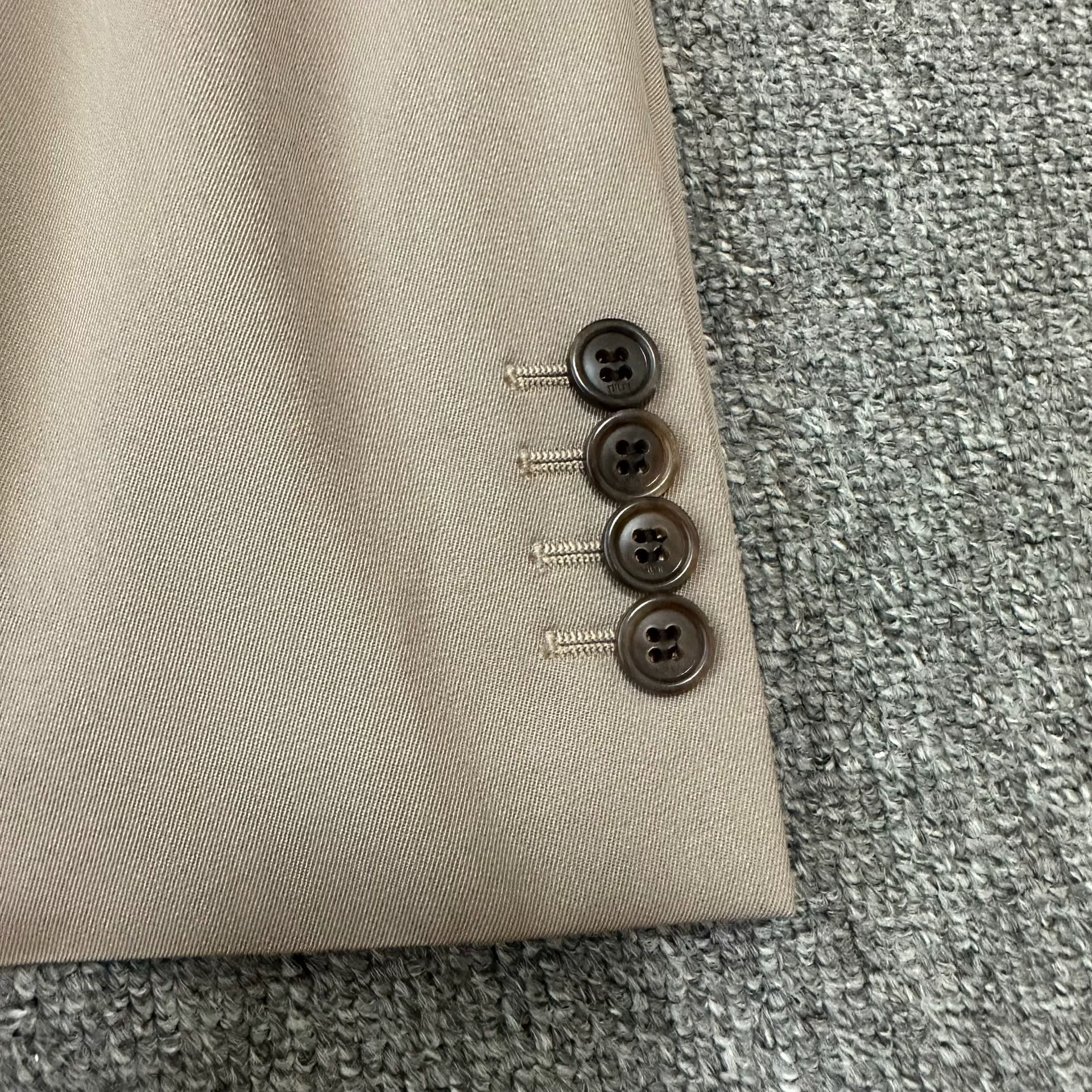 Dior 23SS Beige Double-Breasted Suit — detail