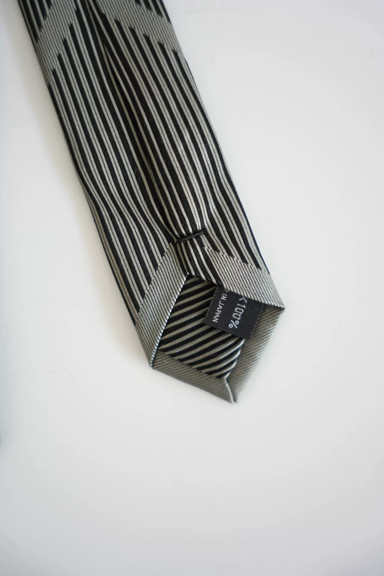 Yohji Yamamoto V-Stripe Silk Tie — detail