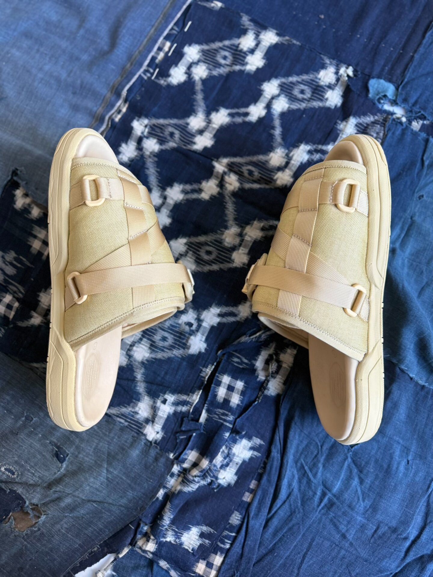 VISVIM 25SS SPOT CHRISTO Slippers — detail