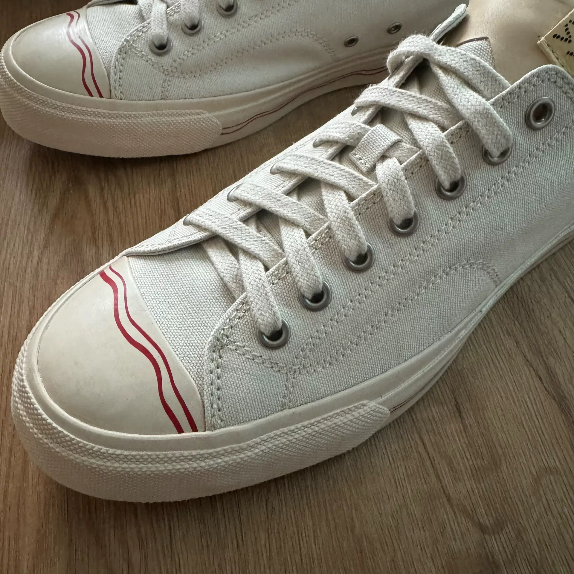 Visvim 23aw Seeger Lo Sneakers — label