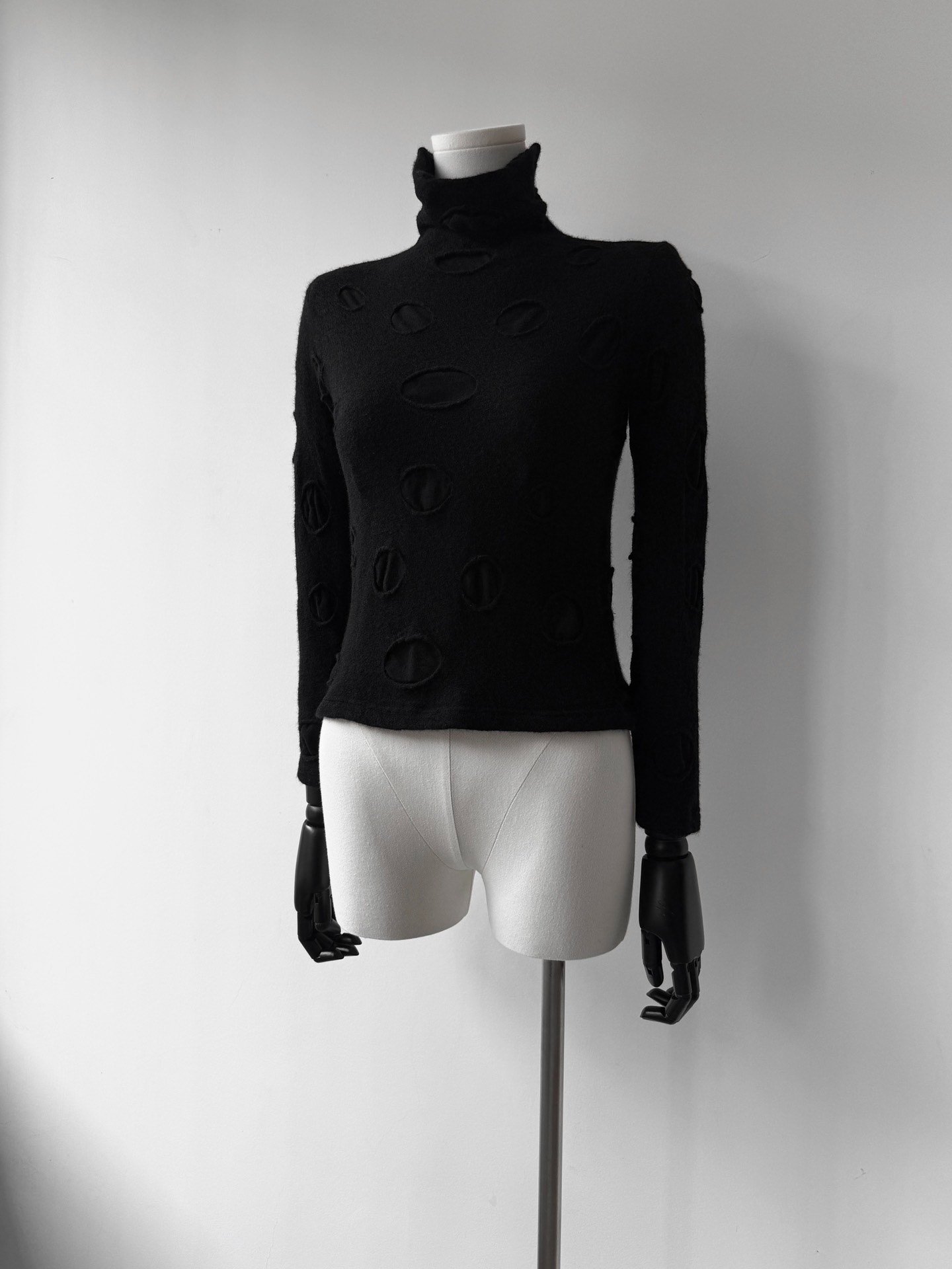 Yohji Yamamoto Y's 17AW Cutout Turtleneck Top — front