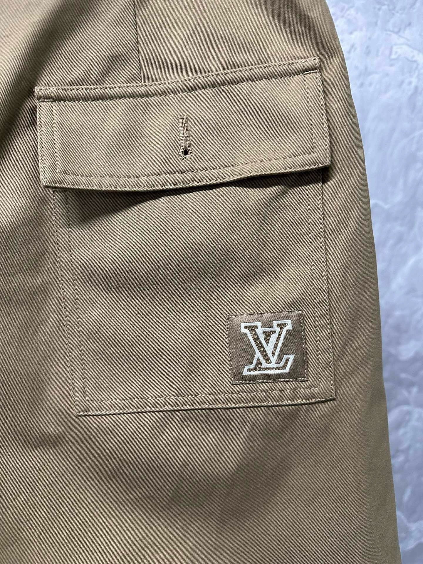 Louis Vuitton Loose Logo Button Casual Shorts — label