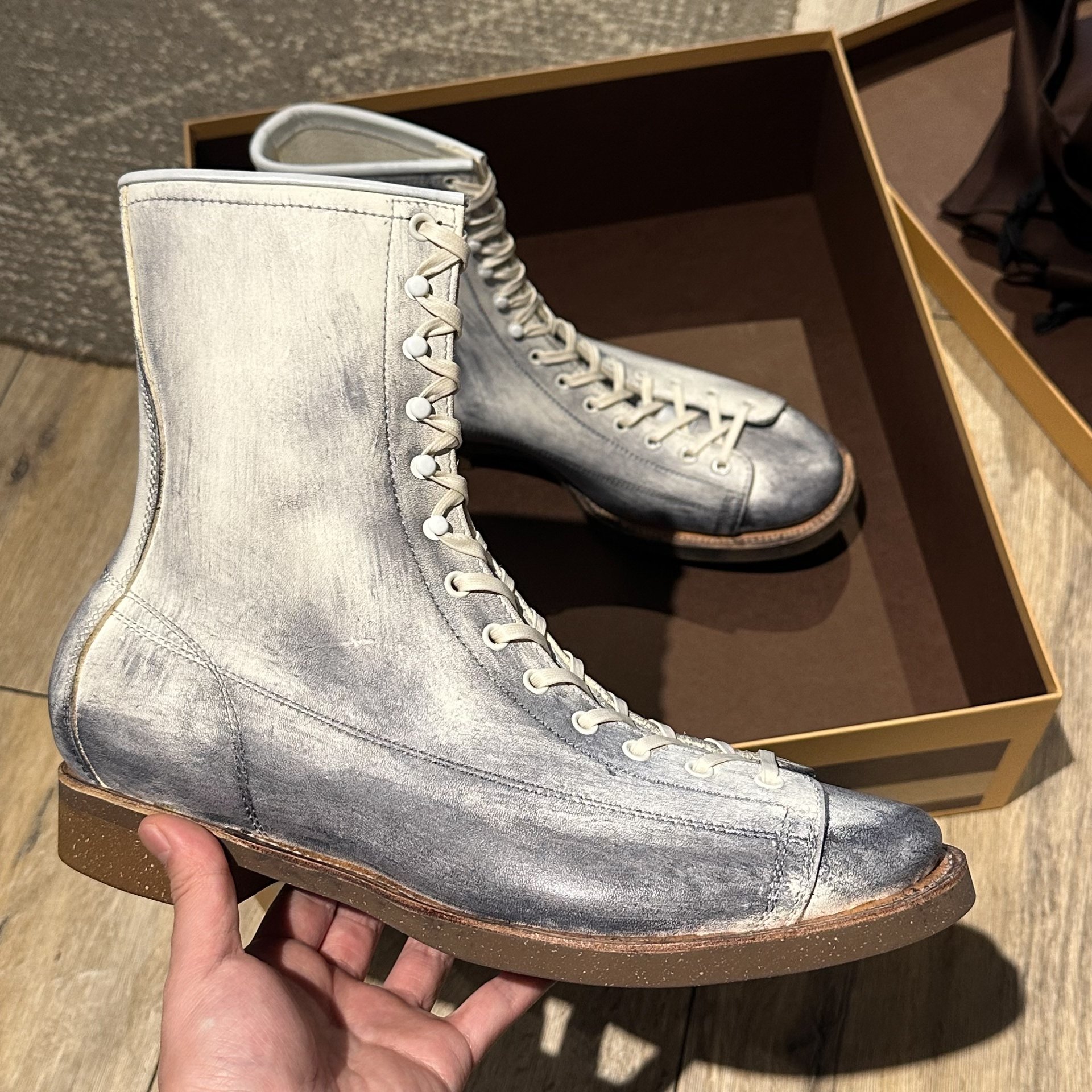 Clinch Gary White Horse Leather Boots — label