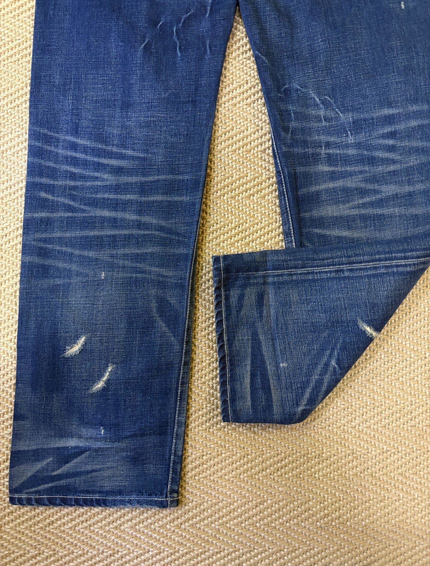 Neighborhood 05 Lightning Distressed Jeans — label