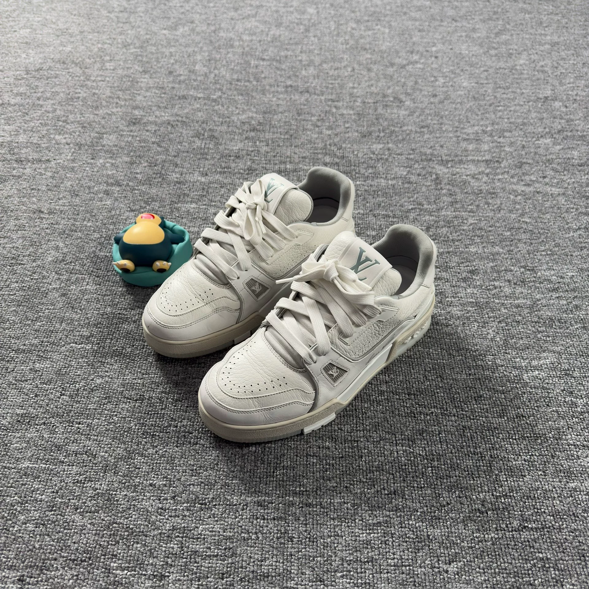 Louis Vuitton Trainer White Gray 37.5
