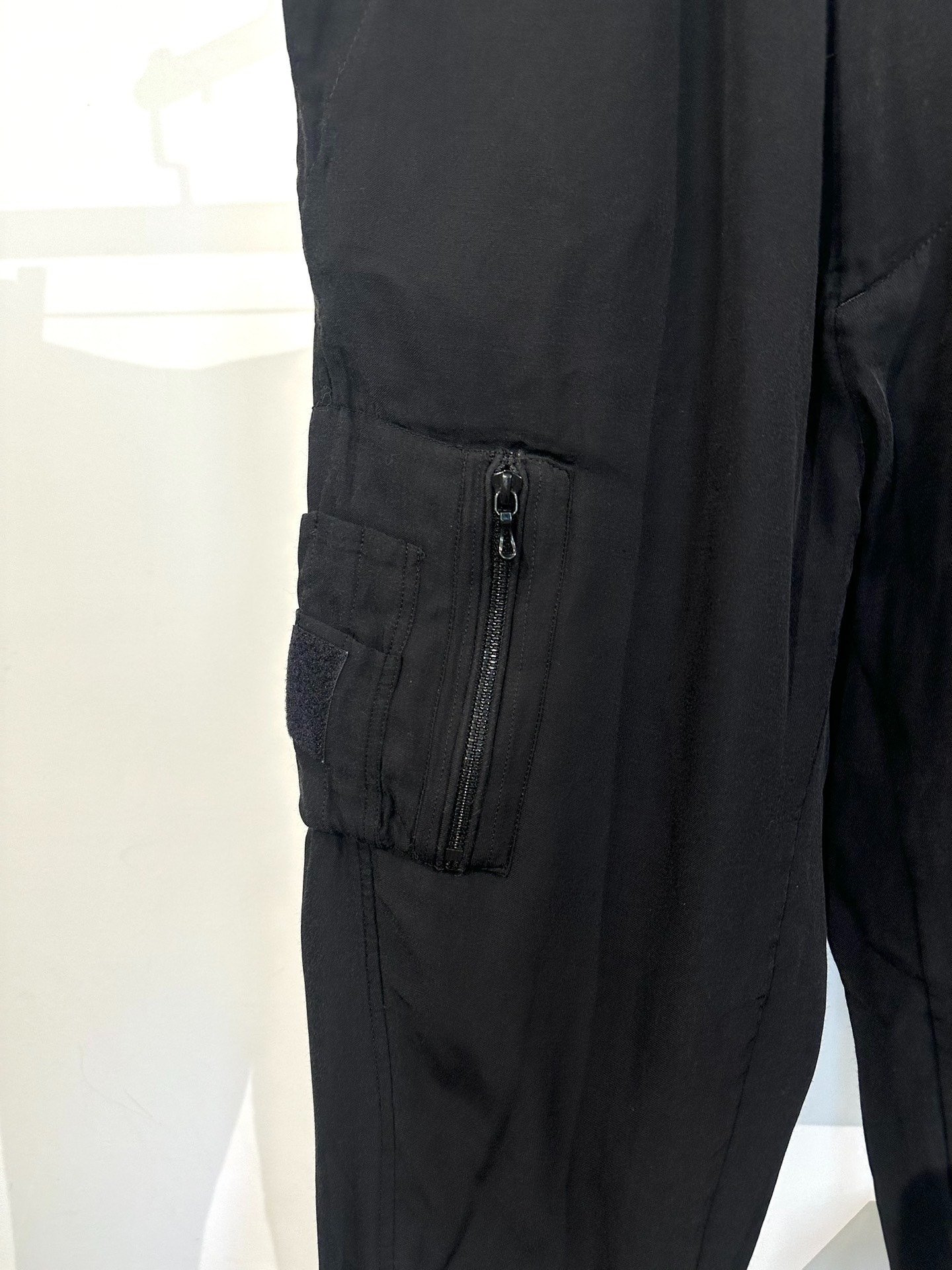 Julius_7 Nylon Cargo Pants — detail