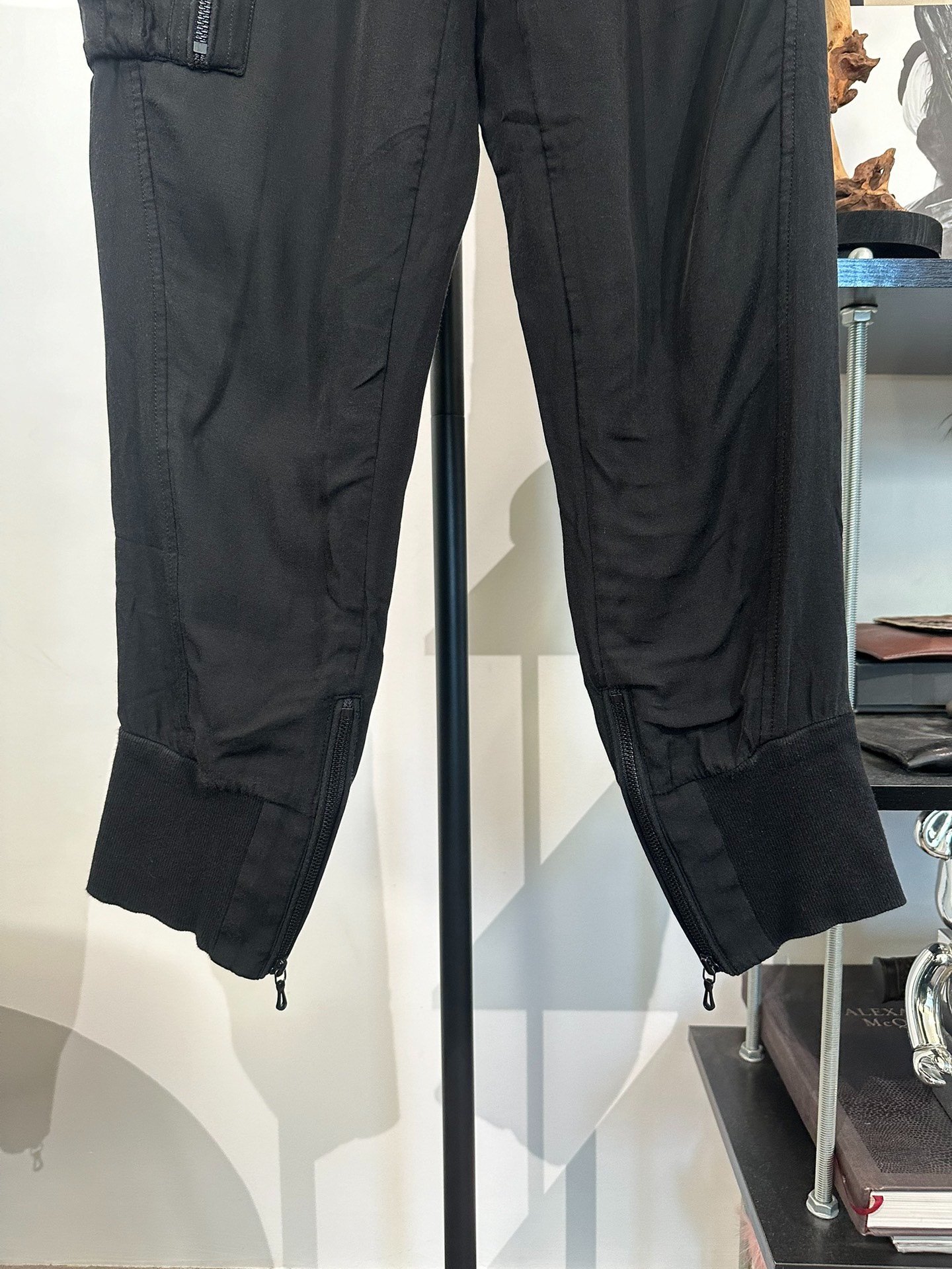 Julius_7 Nylon Cargo Pants — label