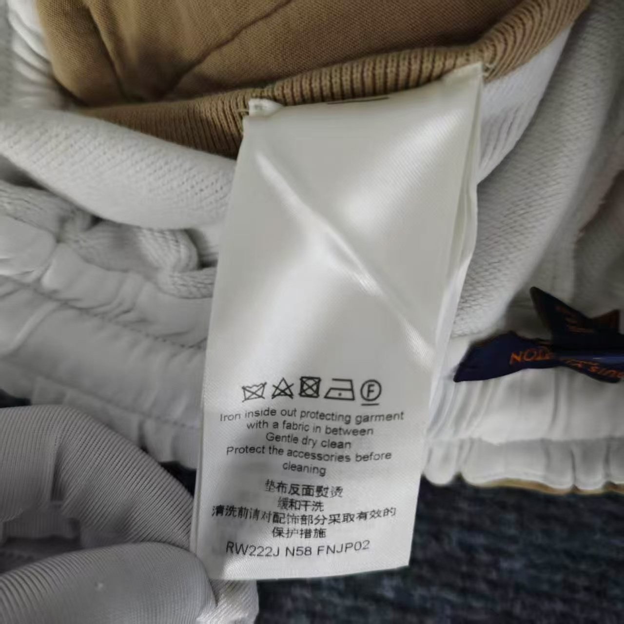 Louis Vuitton Gradient Gold Buckle Casual Shorts — label