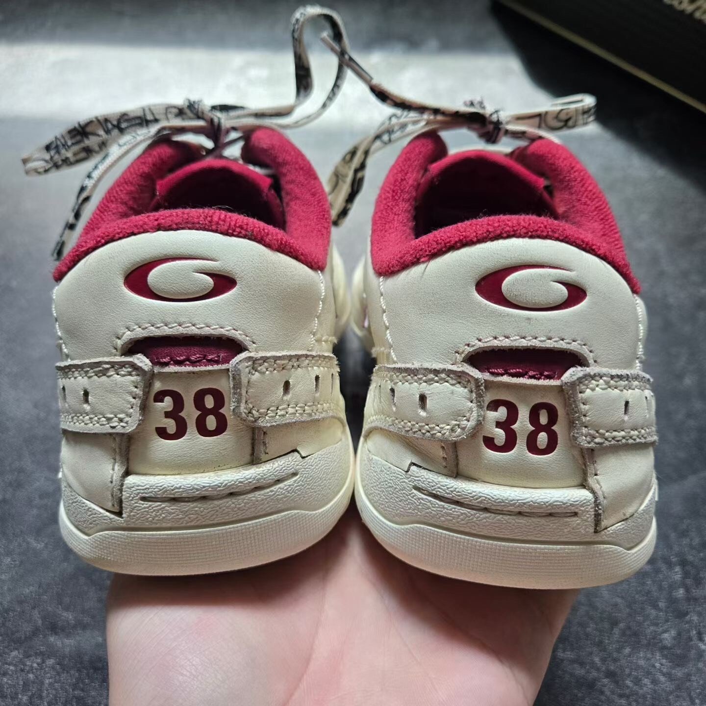 Balenciaga Hamptons Distressed White Red — detail