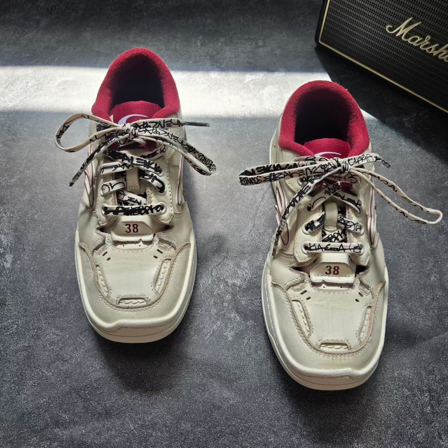 Balenciaga Hamptons Distressed White Red — front