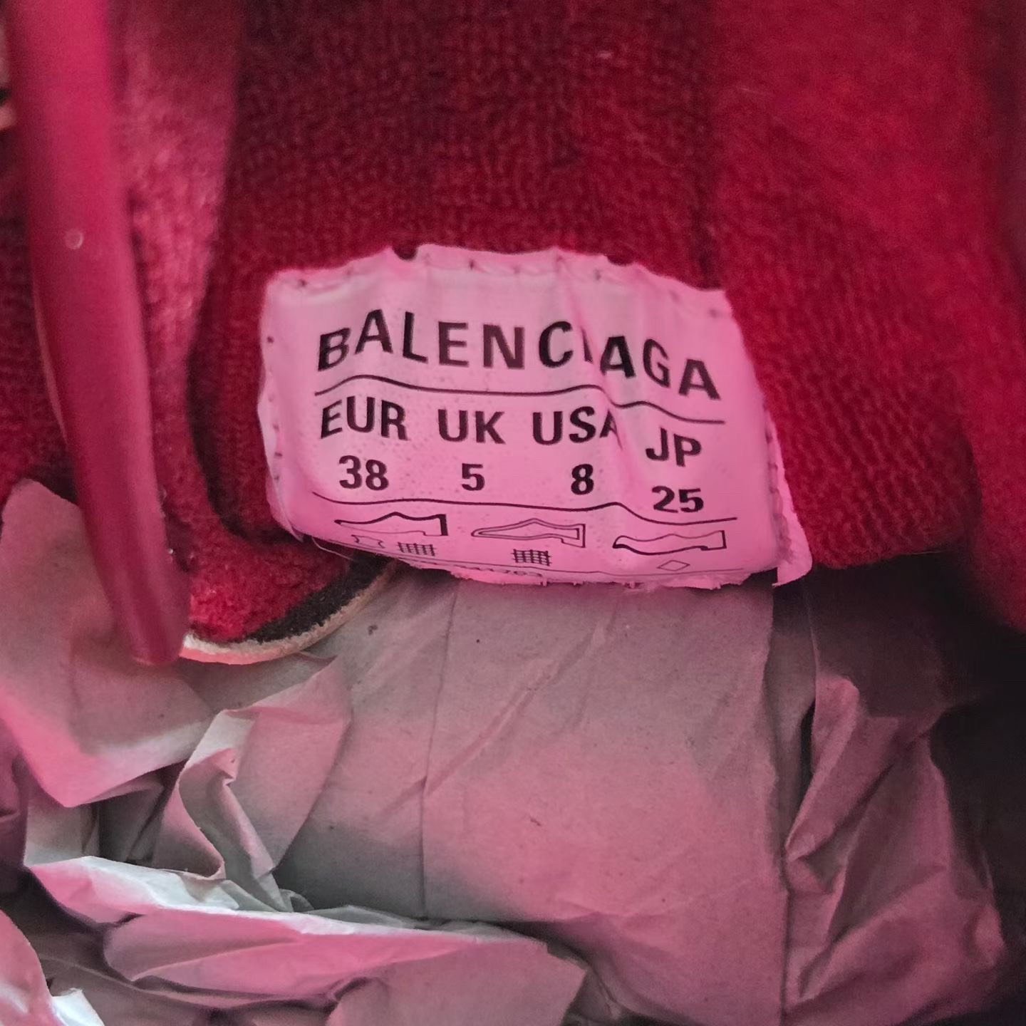 Balenciaga Hamptons Distressed White Red — label