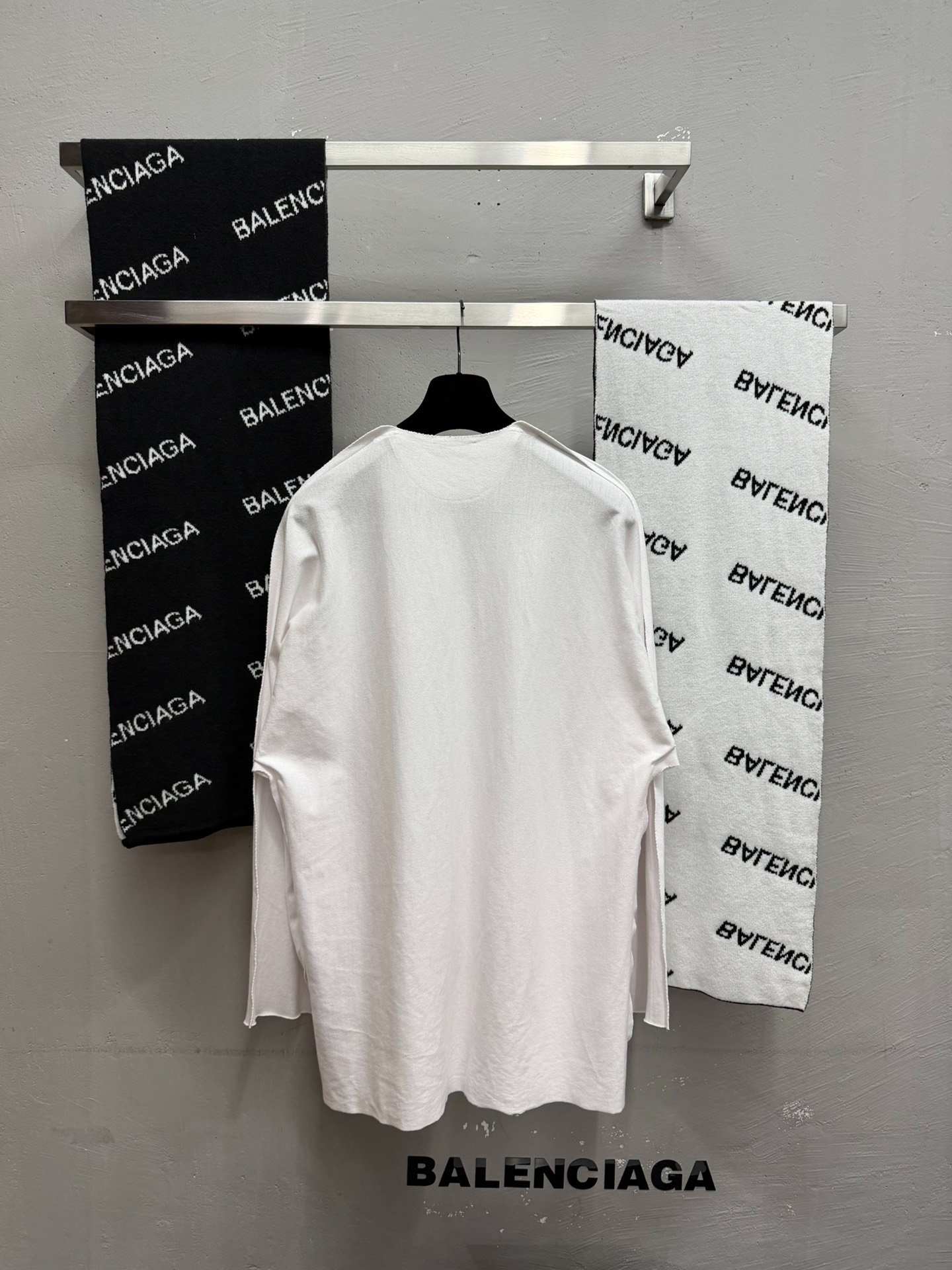 Balenciaga White Long-Sleeve T-Shirt — detail