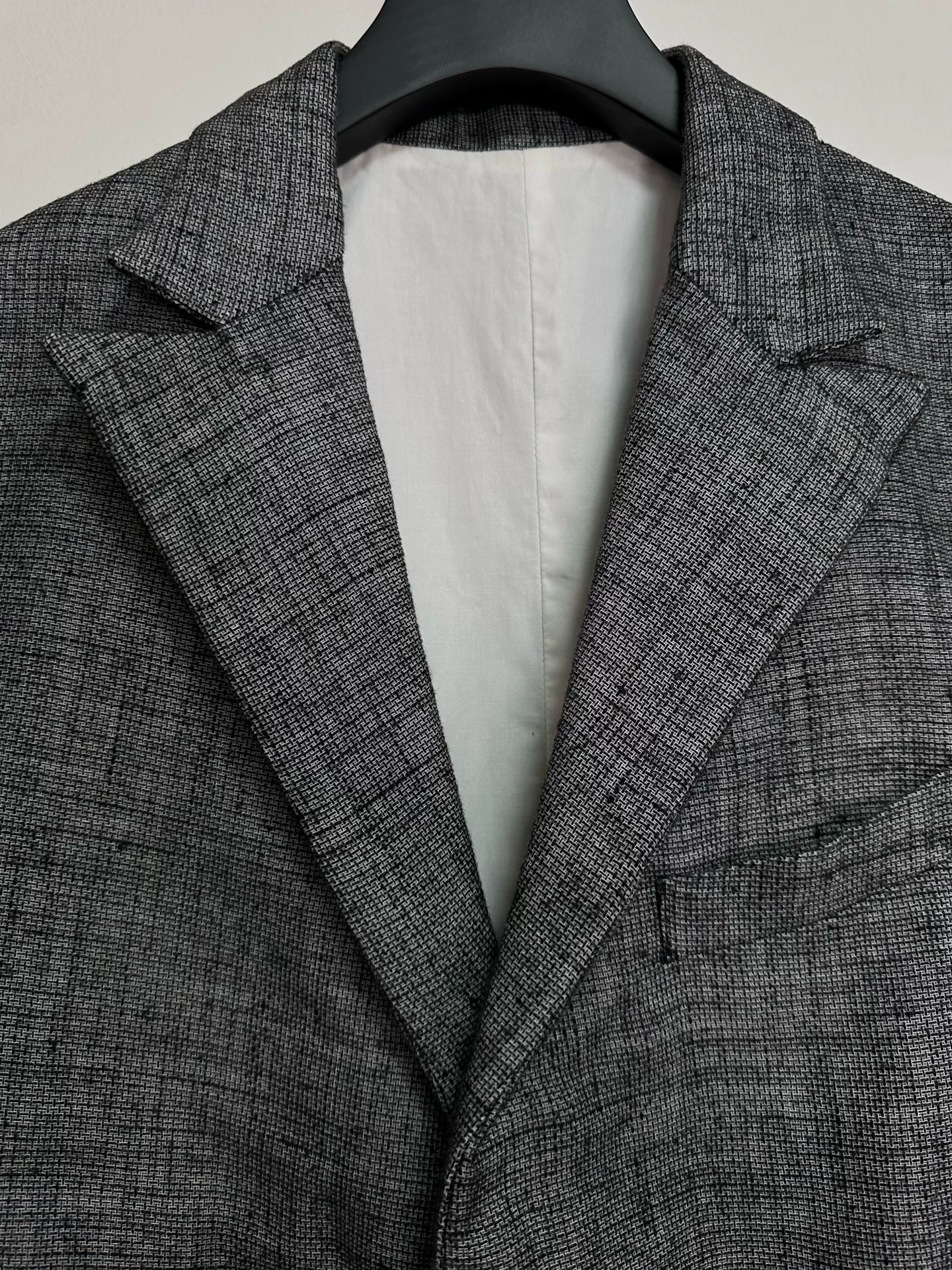 Bergfabel Handmade Linen Coat — detail