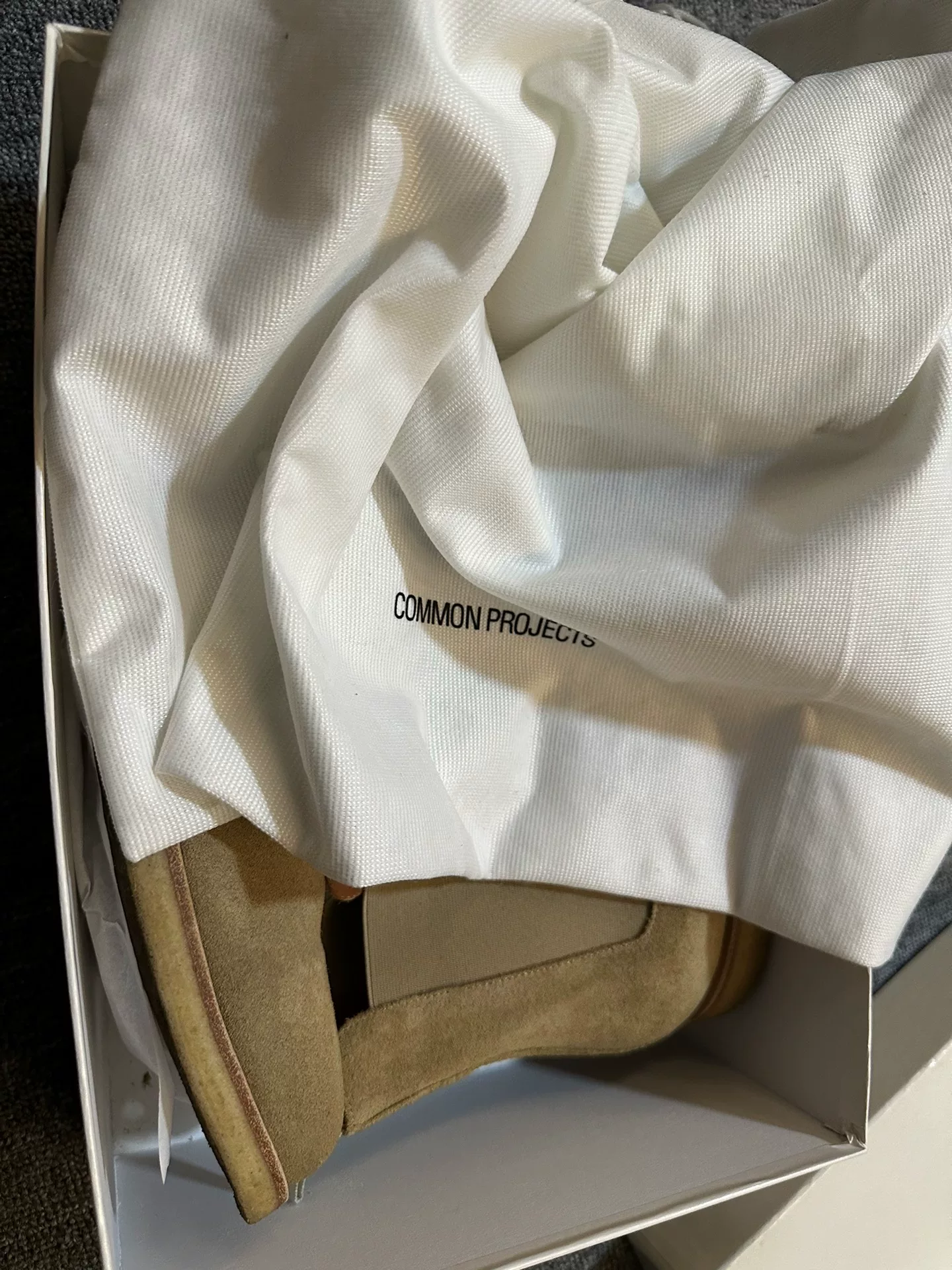 Common Projects Chelsea Boots Size 44 — detail