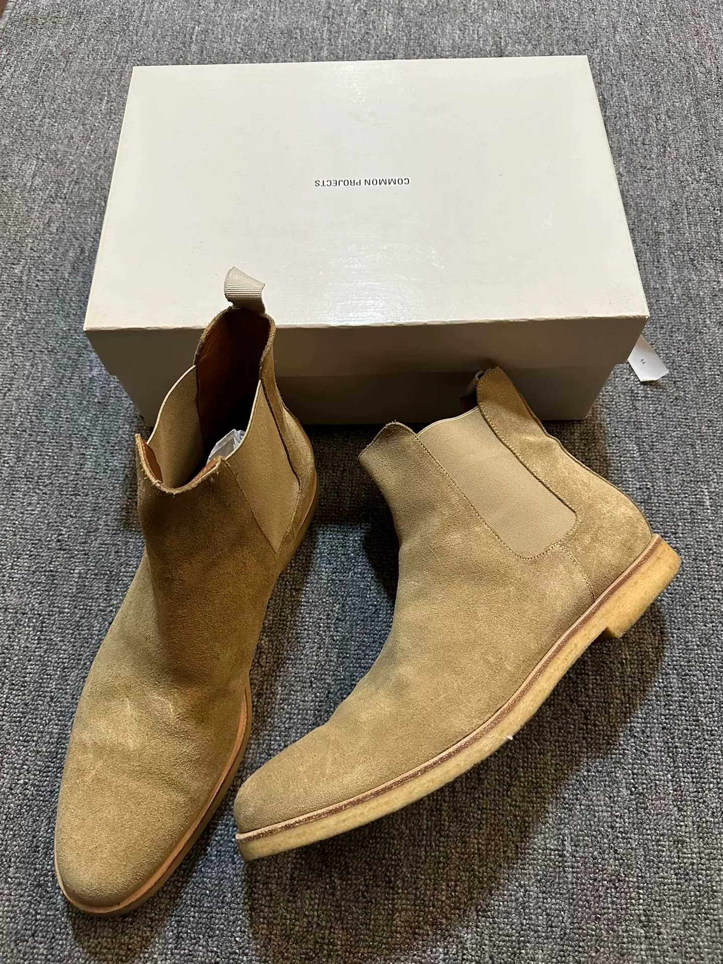 Common Projects Chelsea Boots Size 44 — front